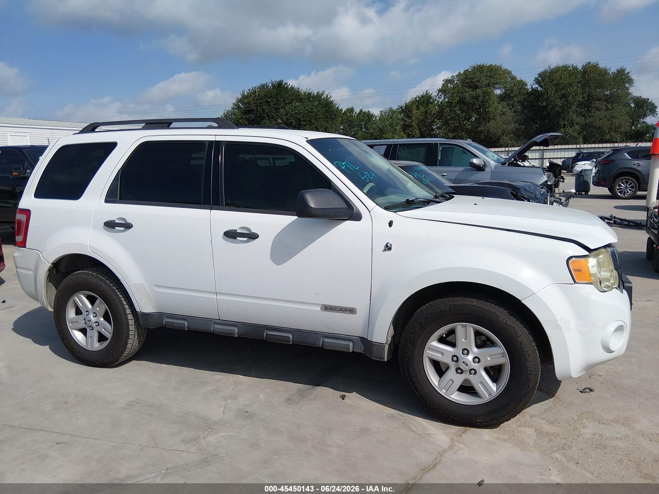 2008 Ford Escape Hybrid   White vin: 1FMCU49H28KE59446
