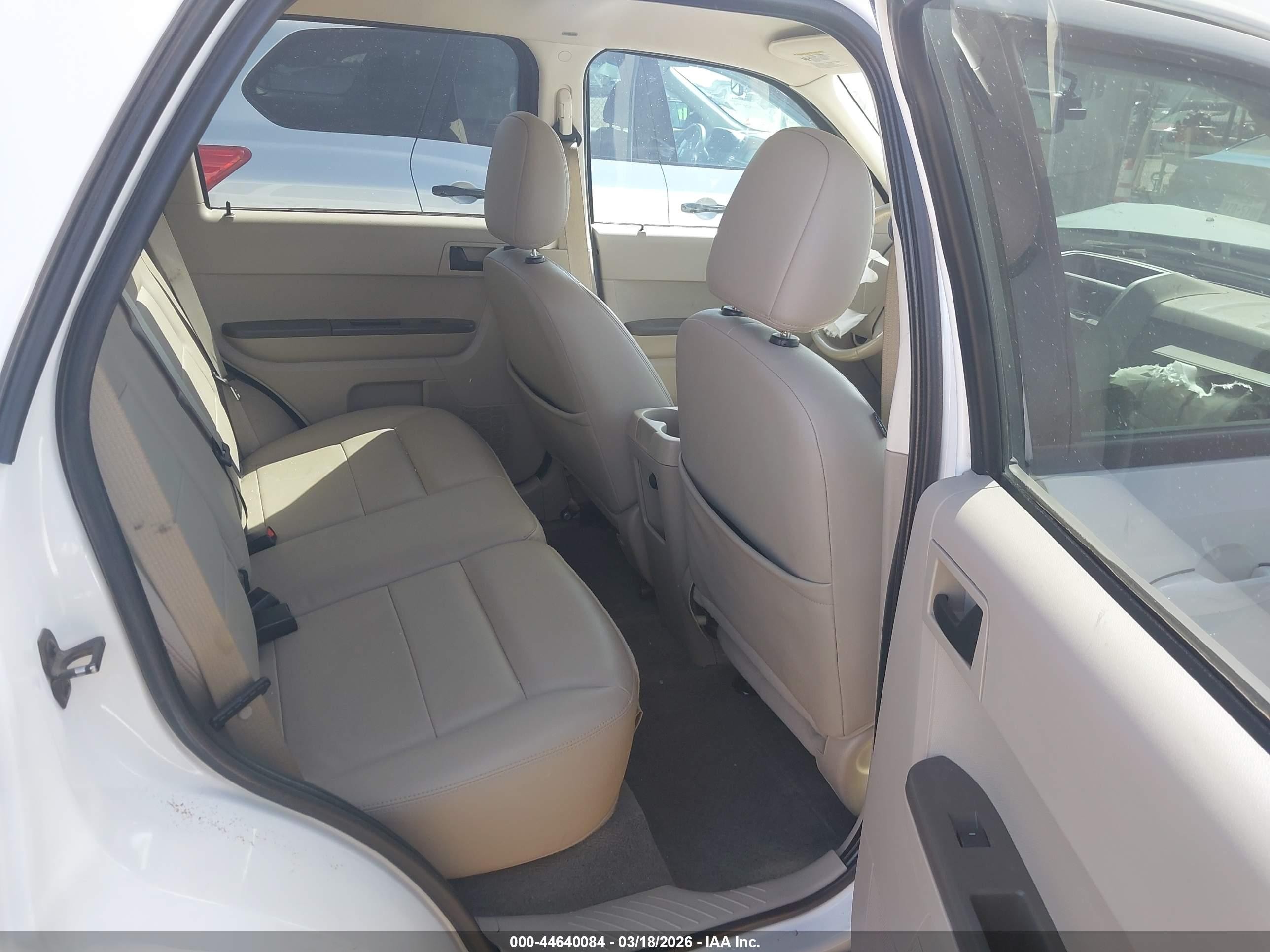 2008 Ford Escape Hybrid   White vin: 1FMCU49H58KB16517
