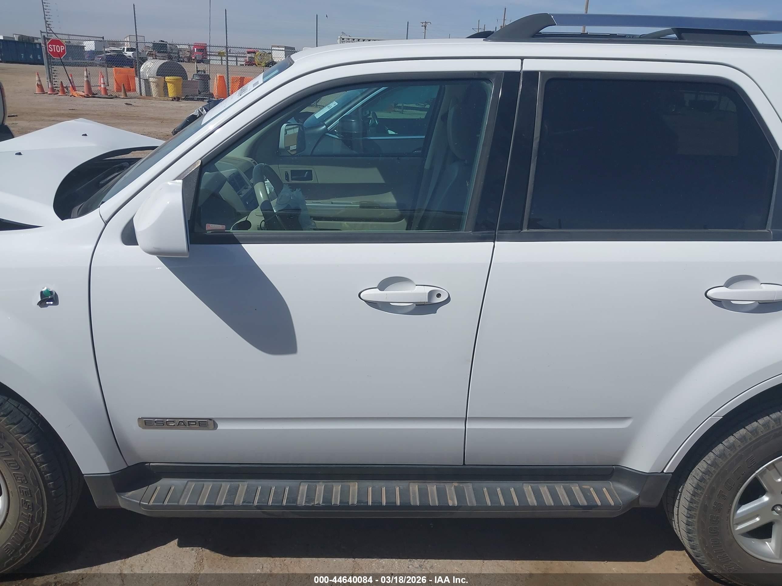 2008 Ford Escape Hybrid   White vin: 1FMCU49H58KB16517