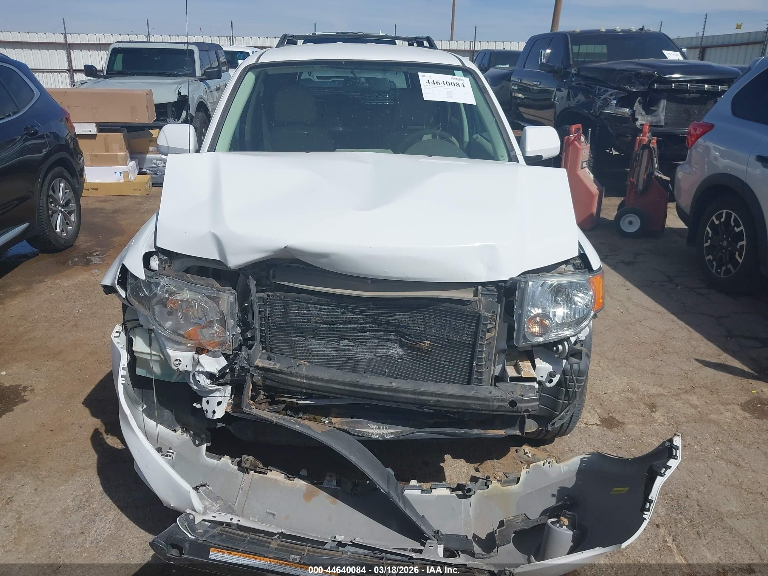 2008 Ford Escape Hybrid   White vin: 1FMCU49H58KB16517
