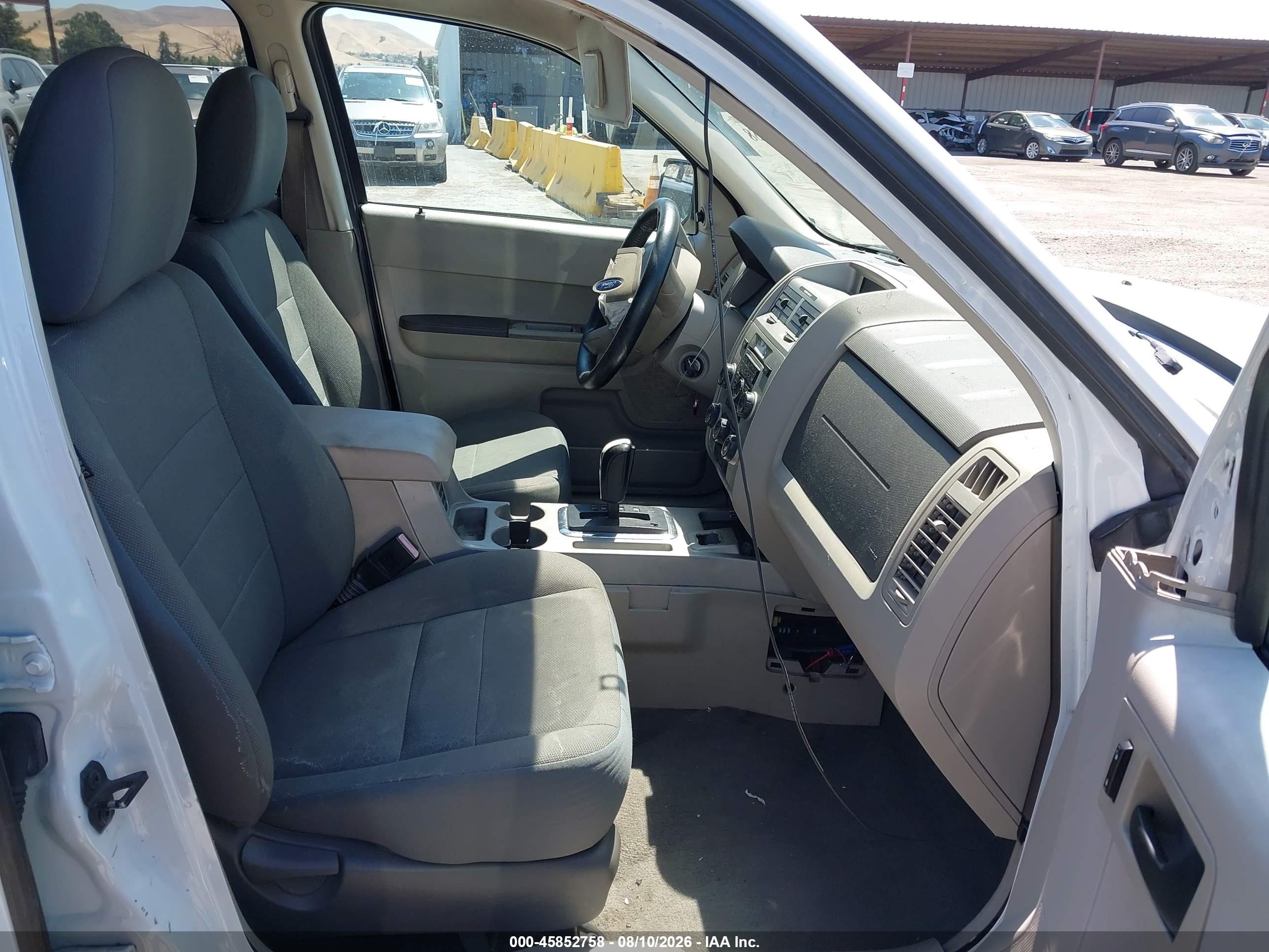 2008 Ford Escape Hybrid   Белый vin: 1FMCU49H68KA97332