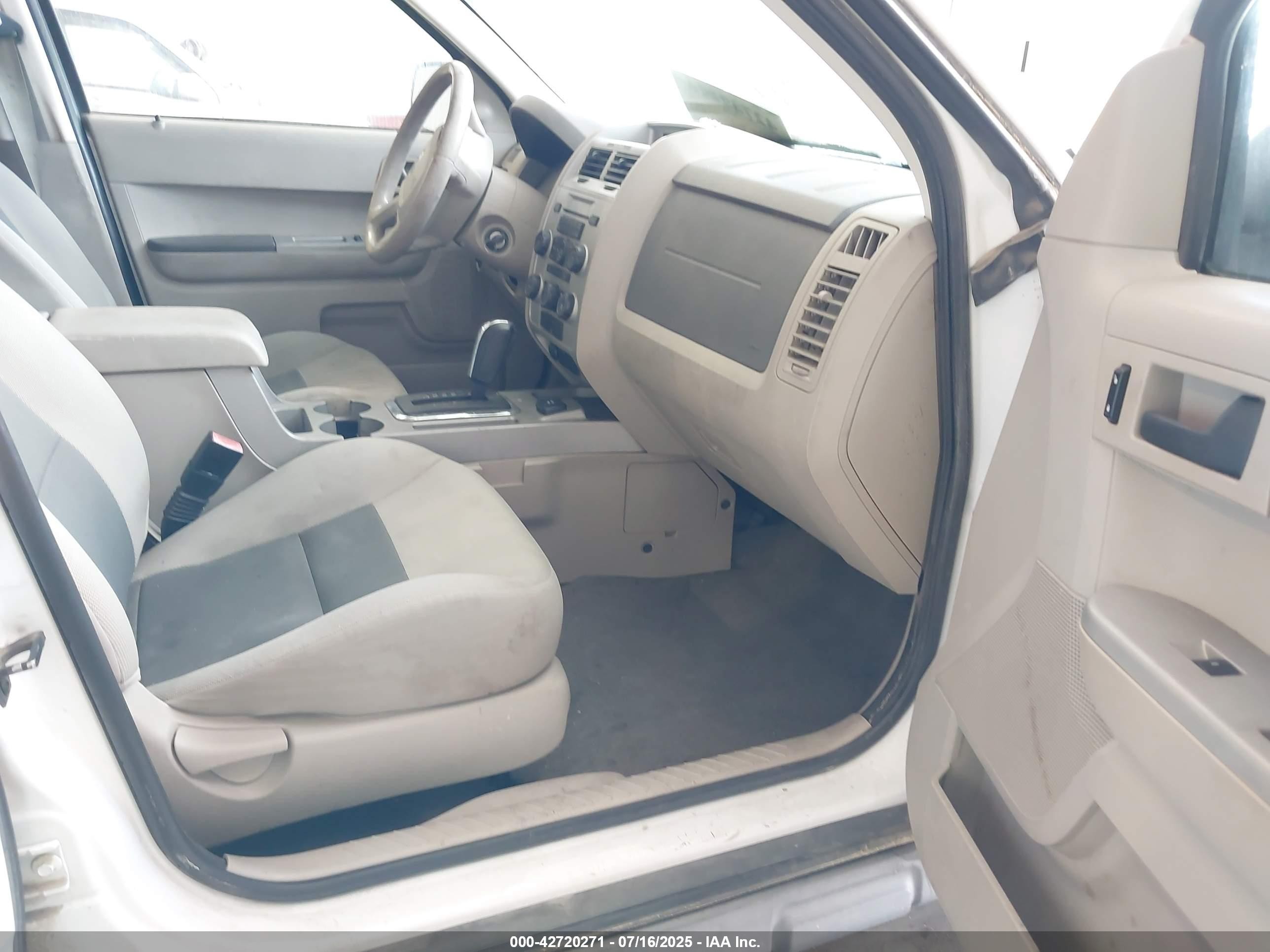 2008 Ford Escape Hybrid   White vin: 1FMCU49H98KA03959