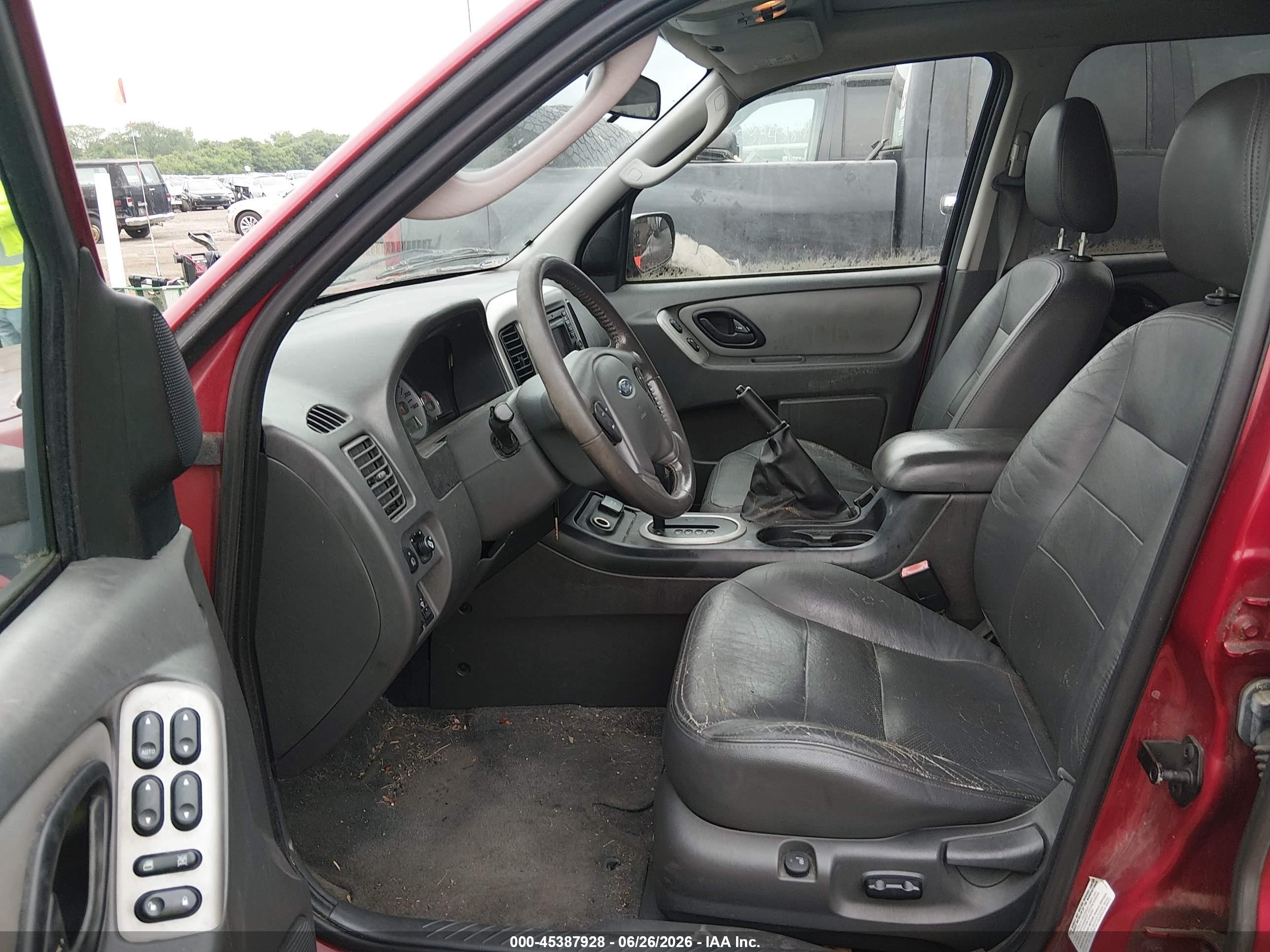 2007 Ford Escape Hybrid   Red vin: 1FMCU49HX7KB87324