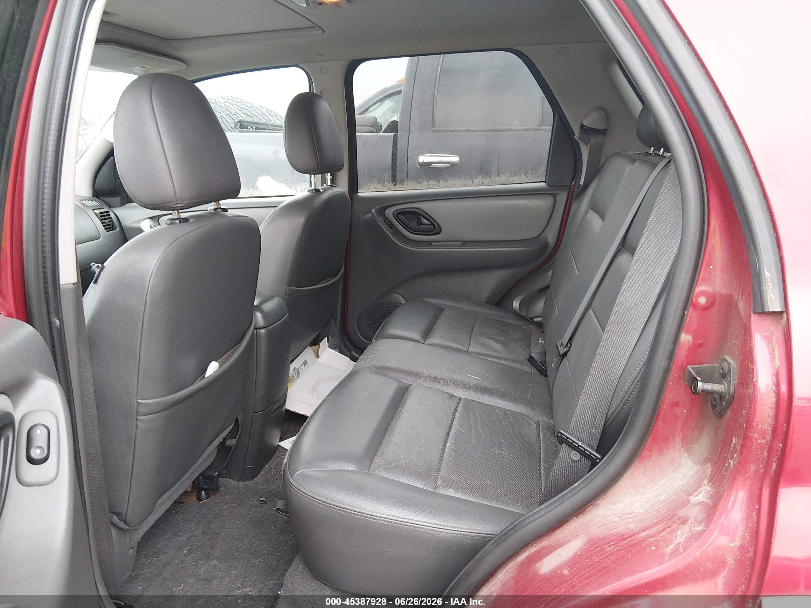 2007 Ford Escape Hybrid   Red vin: 1FMCU49HX7KB87324