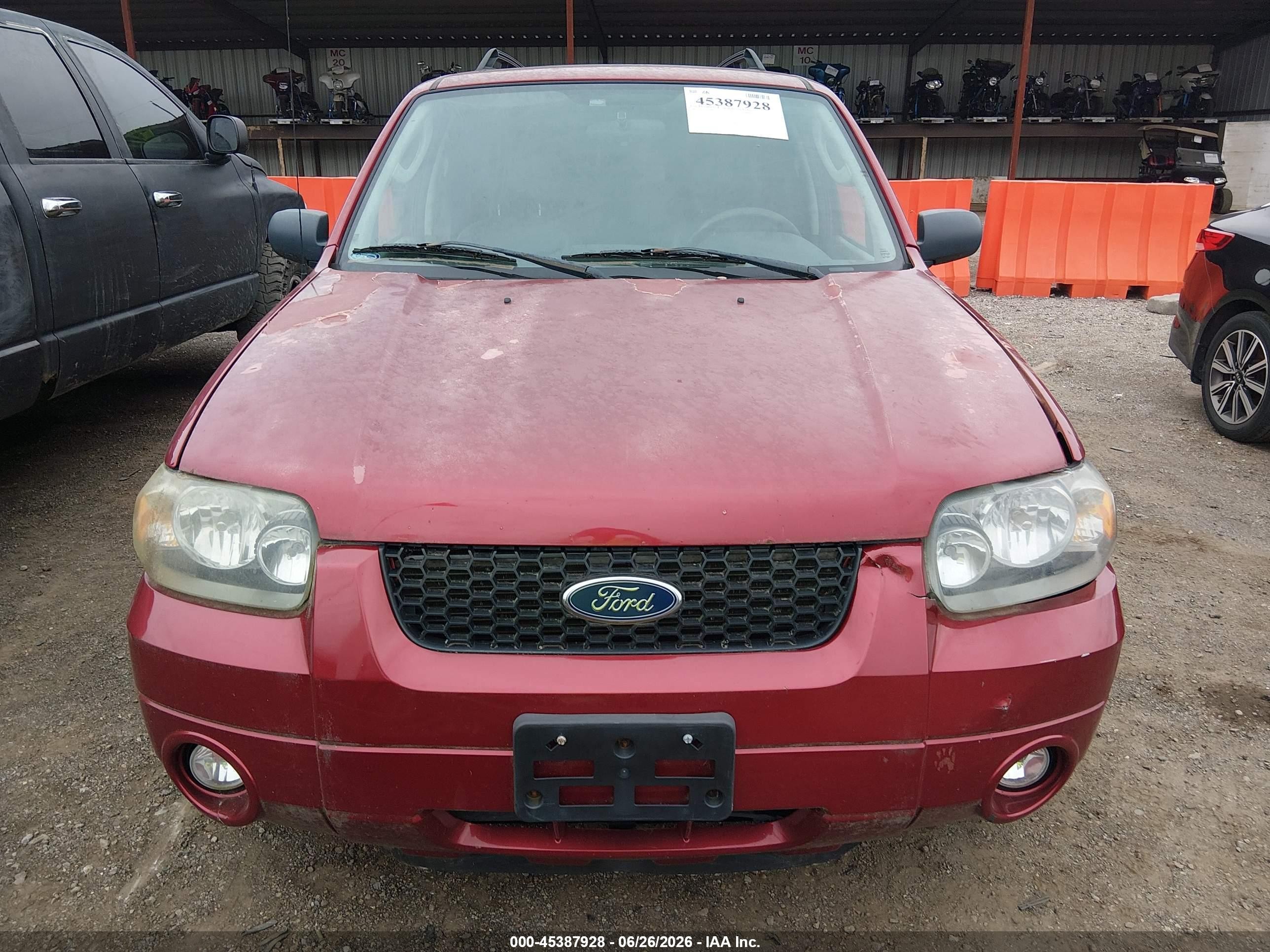 2007 Ford Escape Hybrid   Red vin: 1FMCU49HX7KB87324