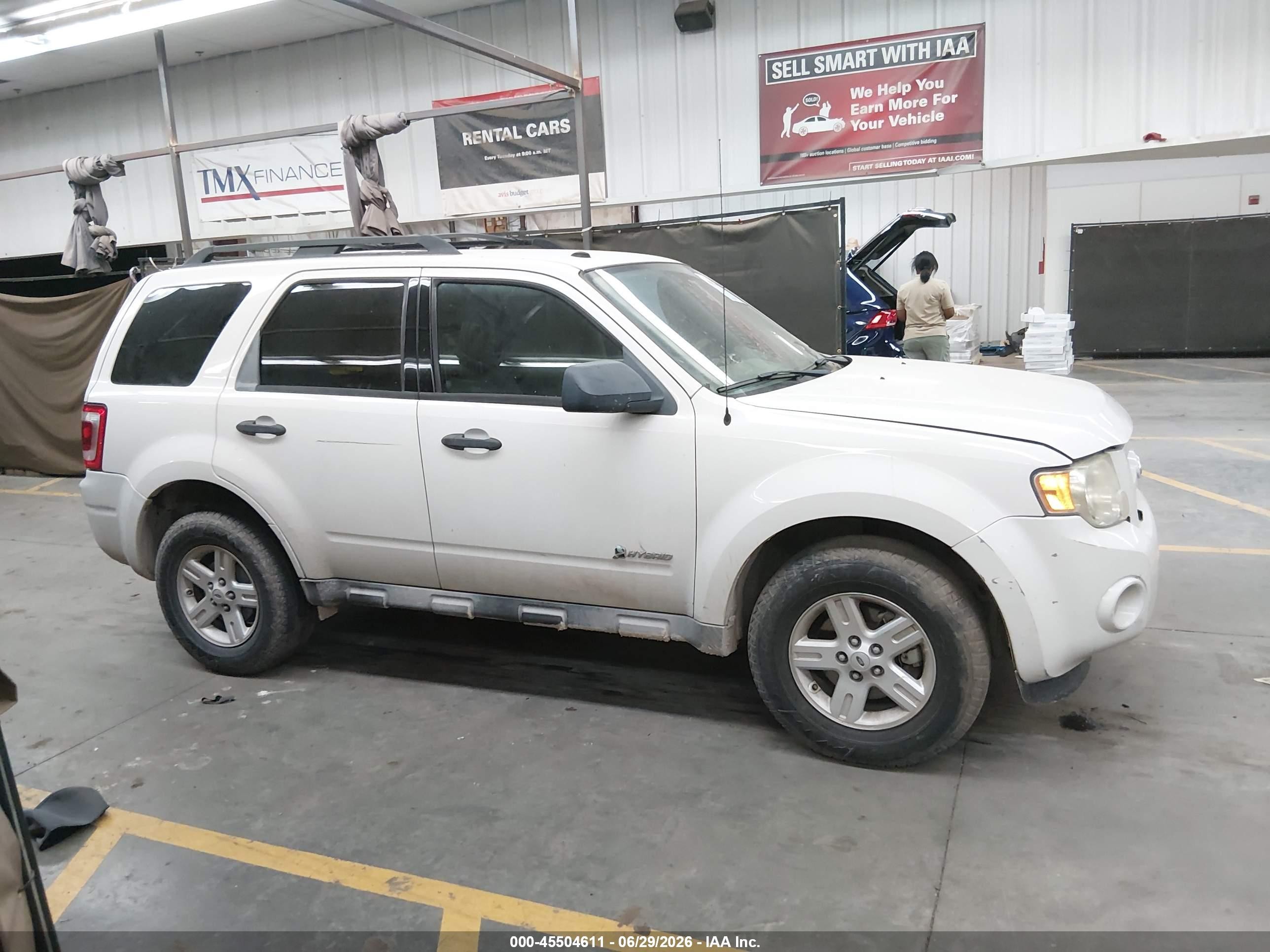 2010 Ford Escape Hybrid   White vin: 1FMCU4K33AKC15034