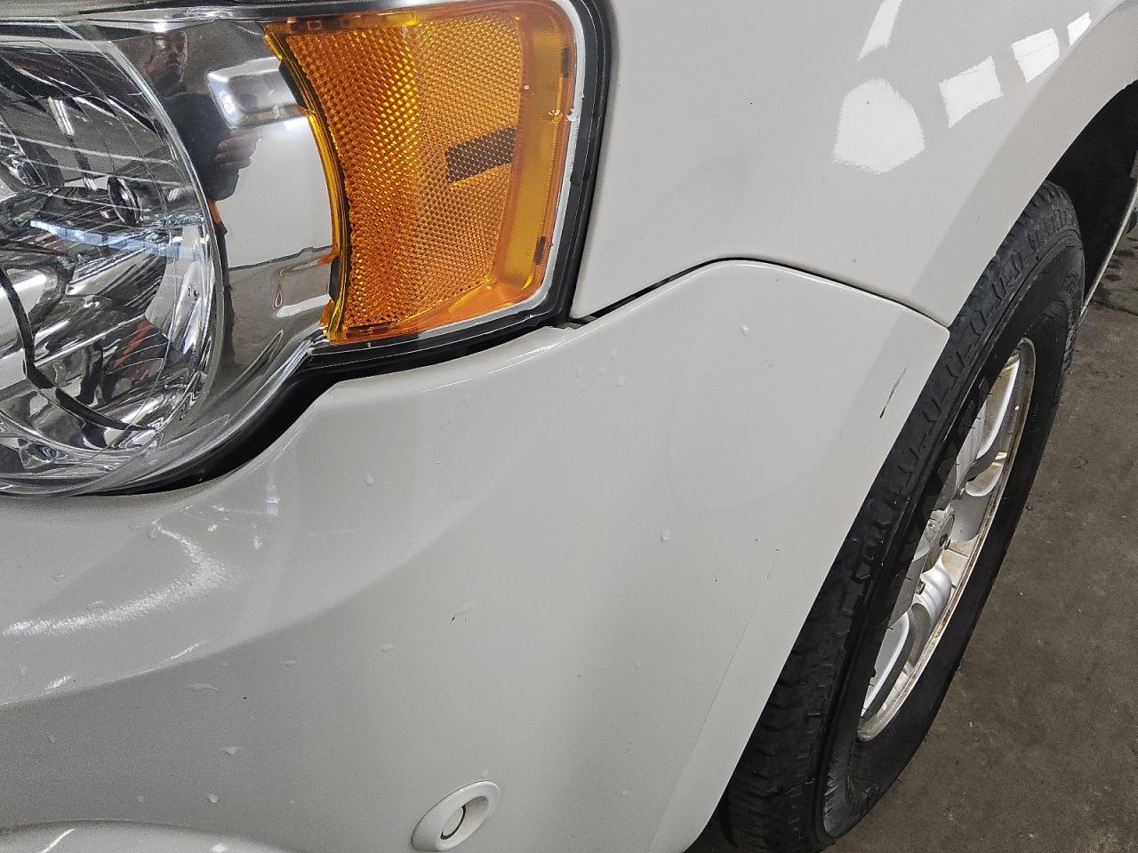 2010 Ford Escape Hybrid White vin: 1FMCU4K39AKC23915 Damage: Front Bumper, Heavy Scratch, 1 To 2 Inches