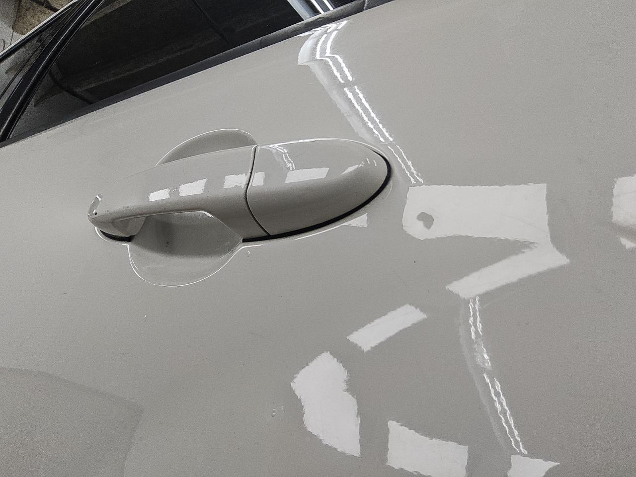 2010 Ford Escape Hybrid White vin: 1FMCU4K39AKC23915 Damage: Left Rear Door, Dent(S) W/ Paint Dmg, 1 To 2 Inches
