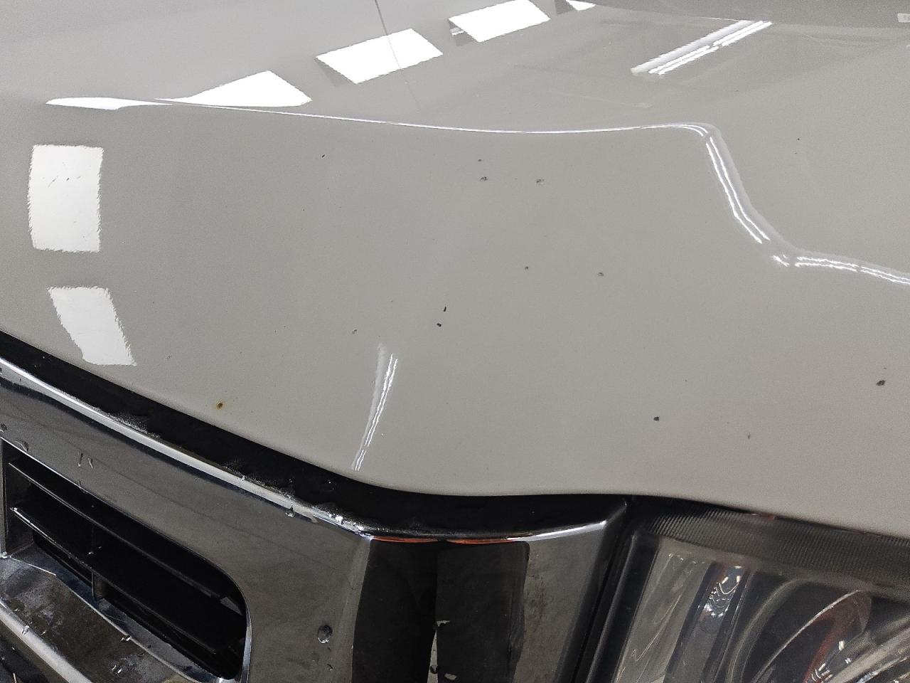 2010 Ford Escape Hybrid White vin: 1FMCU4K39AKC23915 Damage: Hood, Chipped, 10 Or More