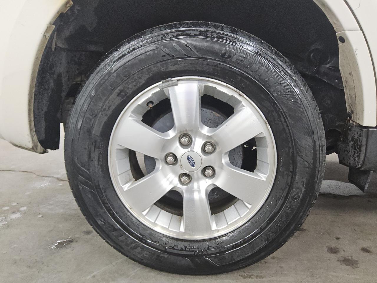 2010 Ford Escape Hybrid White vin: 1FMCU4K39AKC23915 Damage: Right Rear Wheel, Curb Rash, 5 To 6 Inches