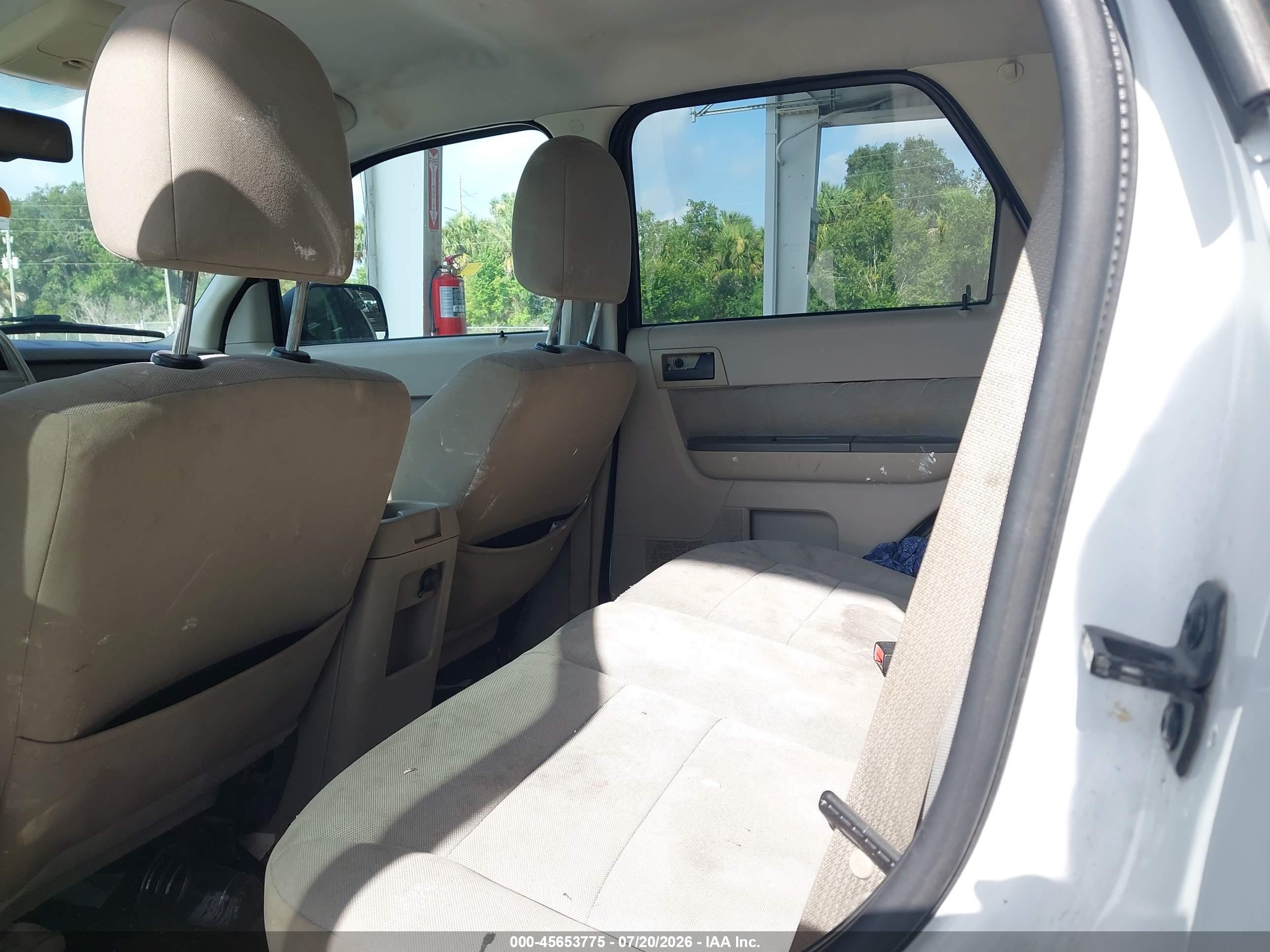 2011 Ford Escape Hybrid   Белый vin: 1FMCU4K39BKA39124