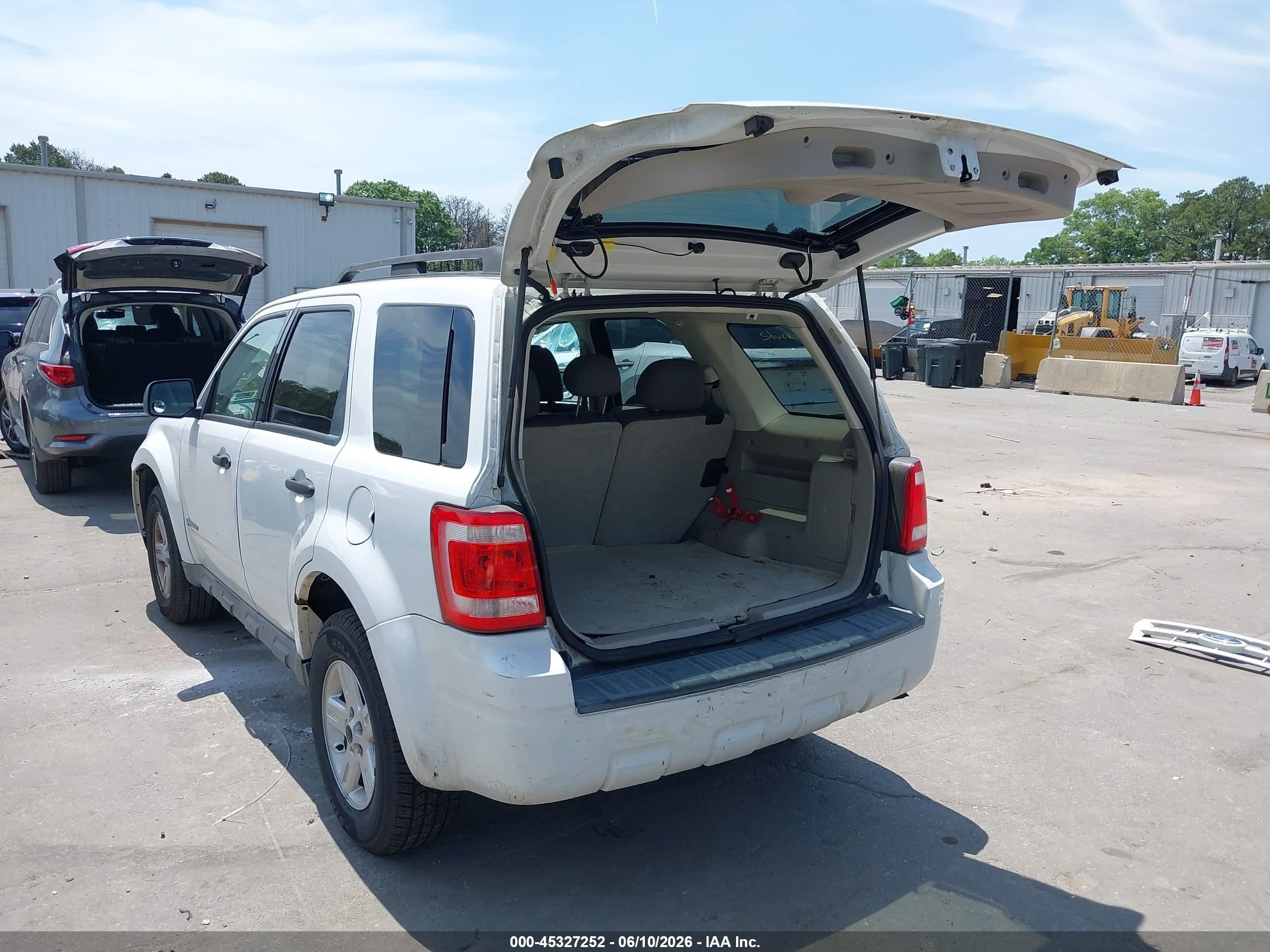 2009 Ford Escape Hybrid Limited White vin: 1FMCU59309KC38181