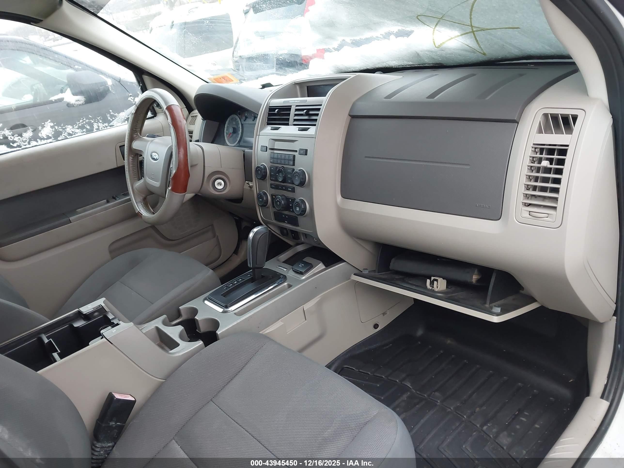 2009 Ford Escape Hybrid Limited White vin: 1FMCU59379KA25311