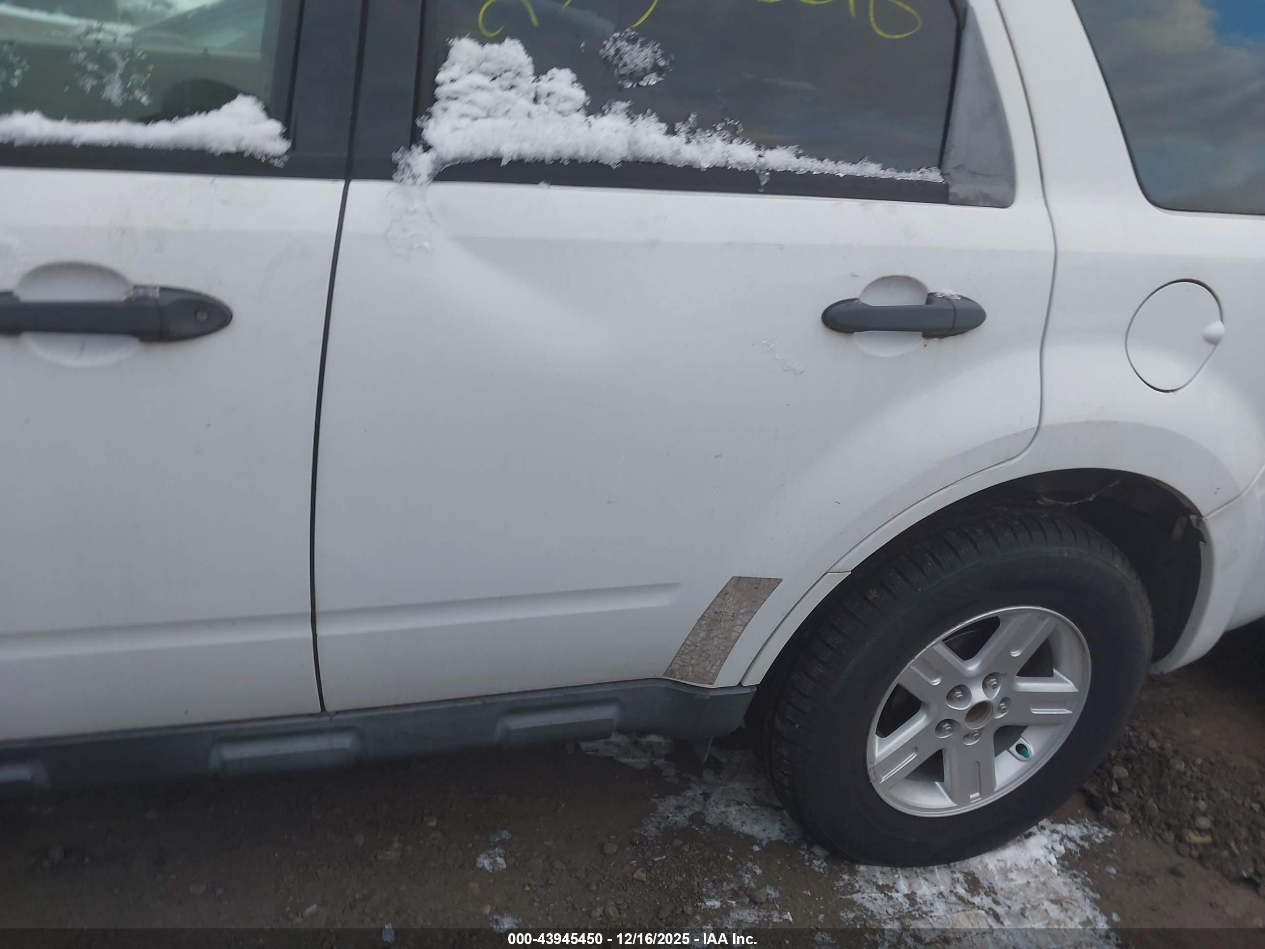 2009 Ford Escape Hybrid Limited White vin: 1FMCU59379KA25311