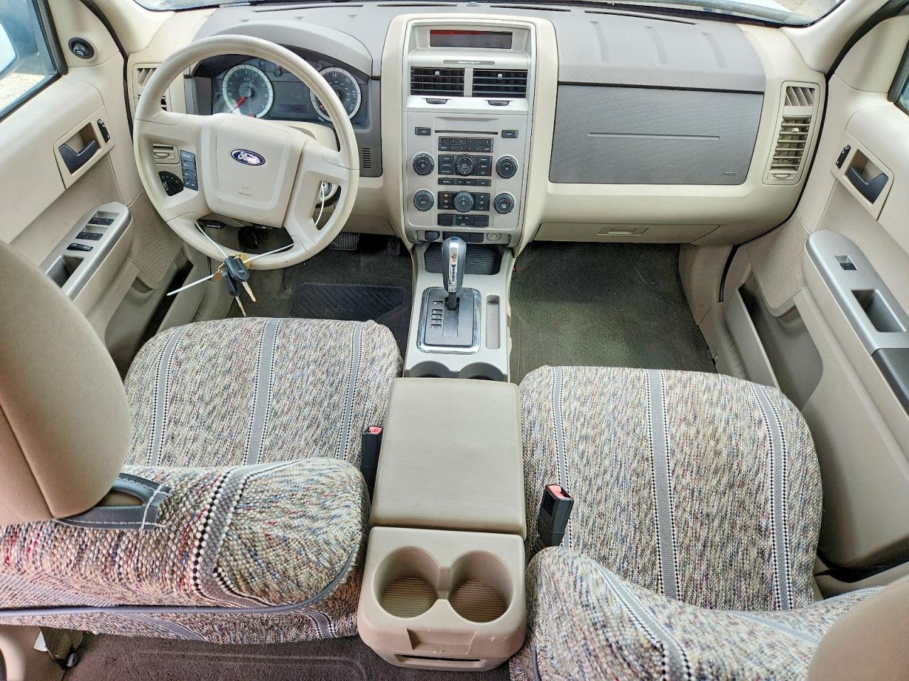 2008 Ford Escape Белый vin: 1FMCU59H48KA17046