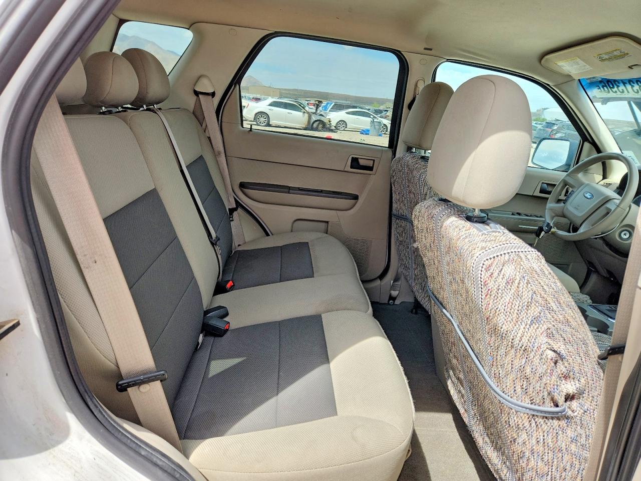 2008 Ford Escape Белый vin: 1FMCU59H48KA17046