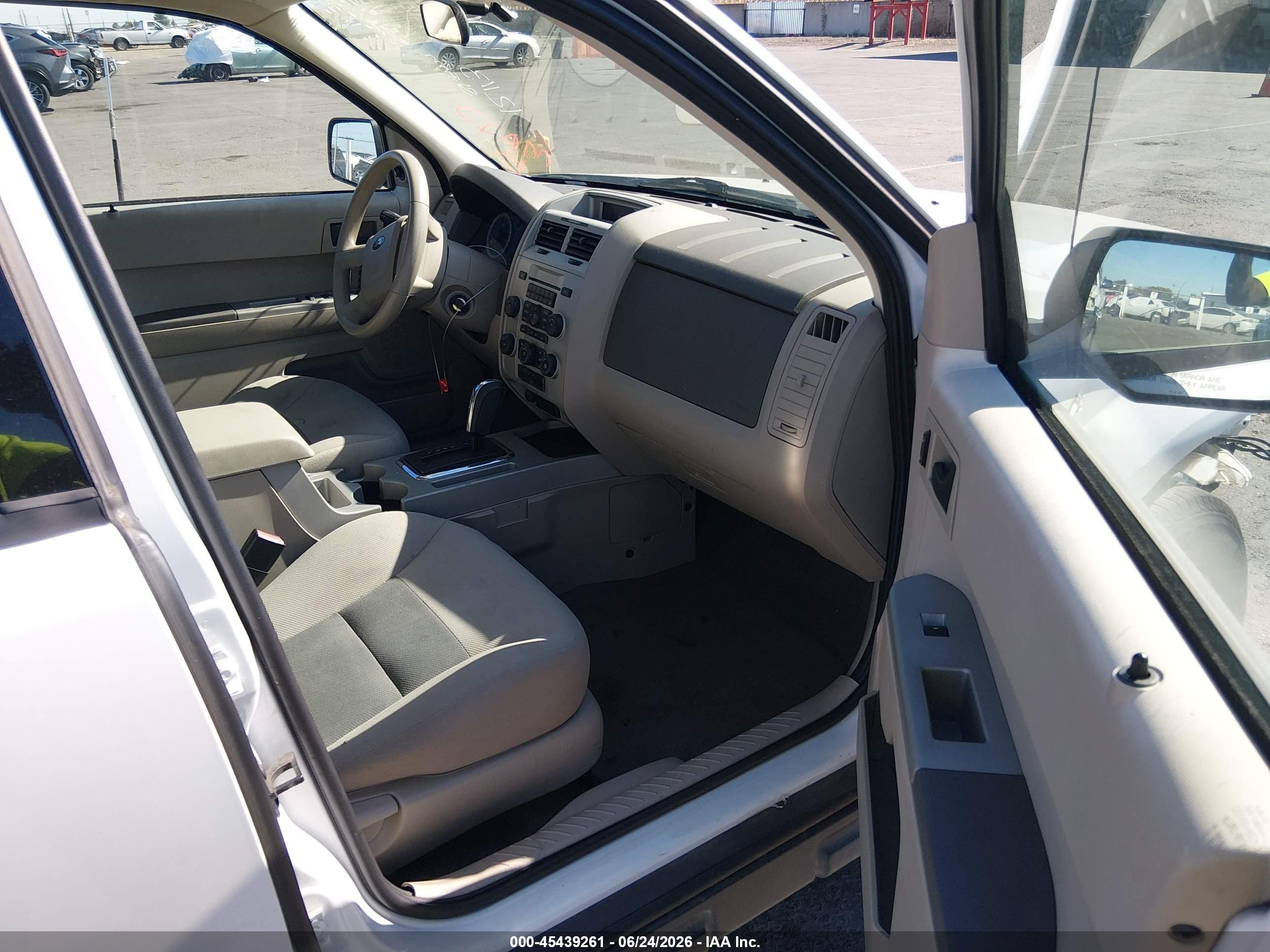 2008 Ford Escape Hybrid   White vin: 1FMCU59H48KC32202