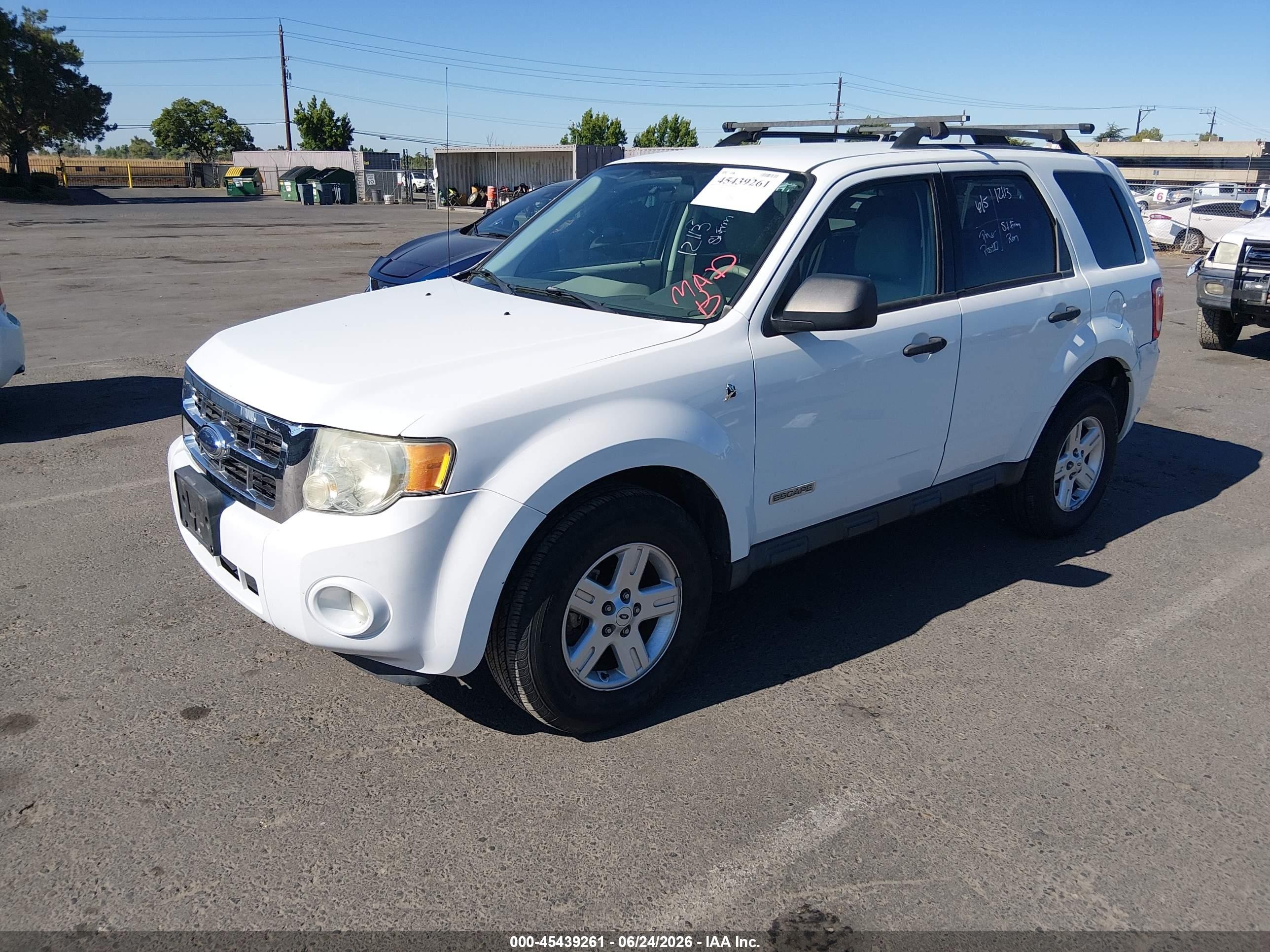 2008 Ford Escape Hybrid   White vin: 1FMCU59H48KC32202