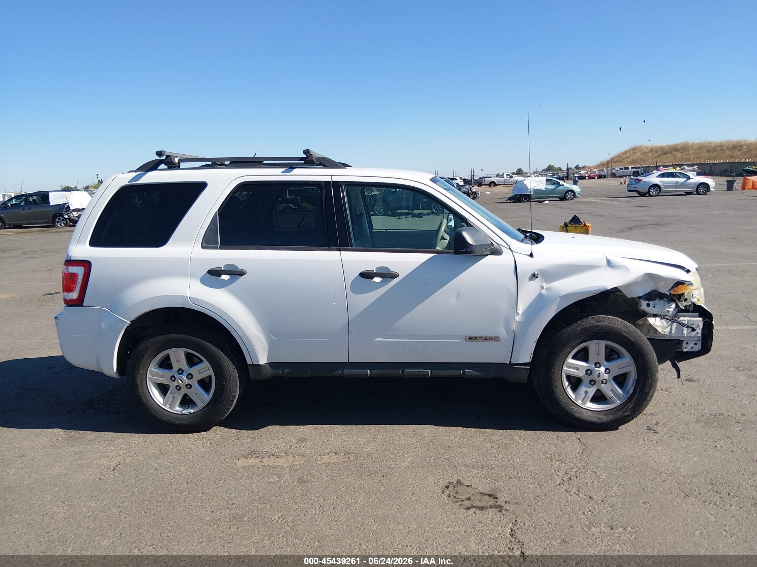 2008 Ford Escape Hybrid   White vin: 1FMCU59H48KC32202