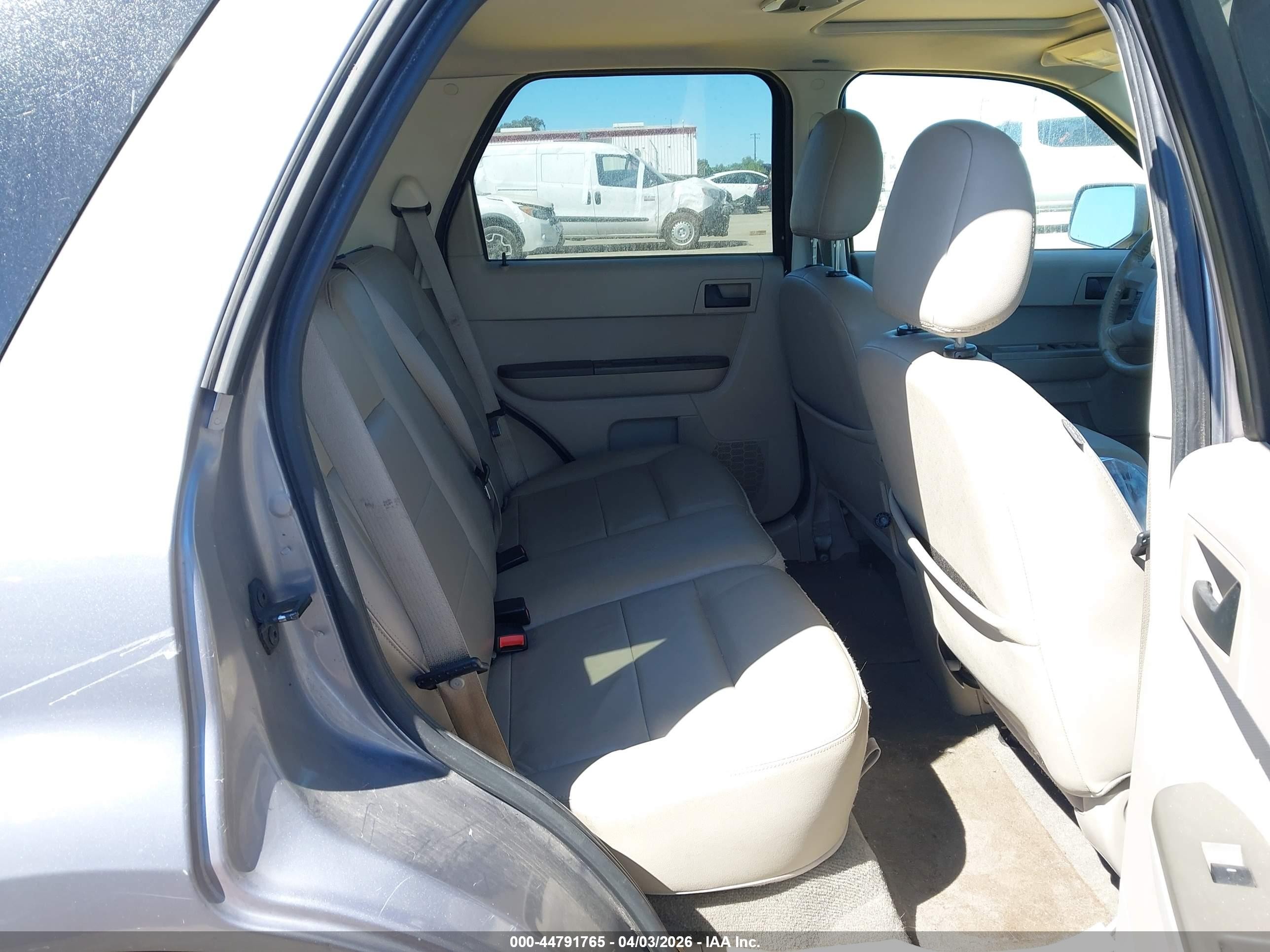 2008 Ford Escape Hybrid   Silver vin: 1FMCU59H58KA43476