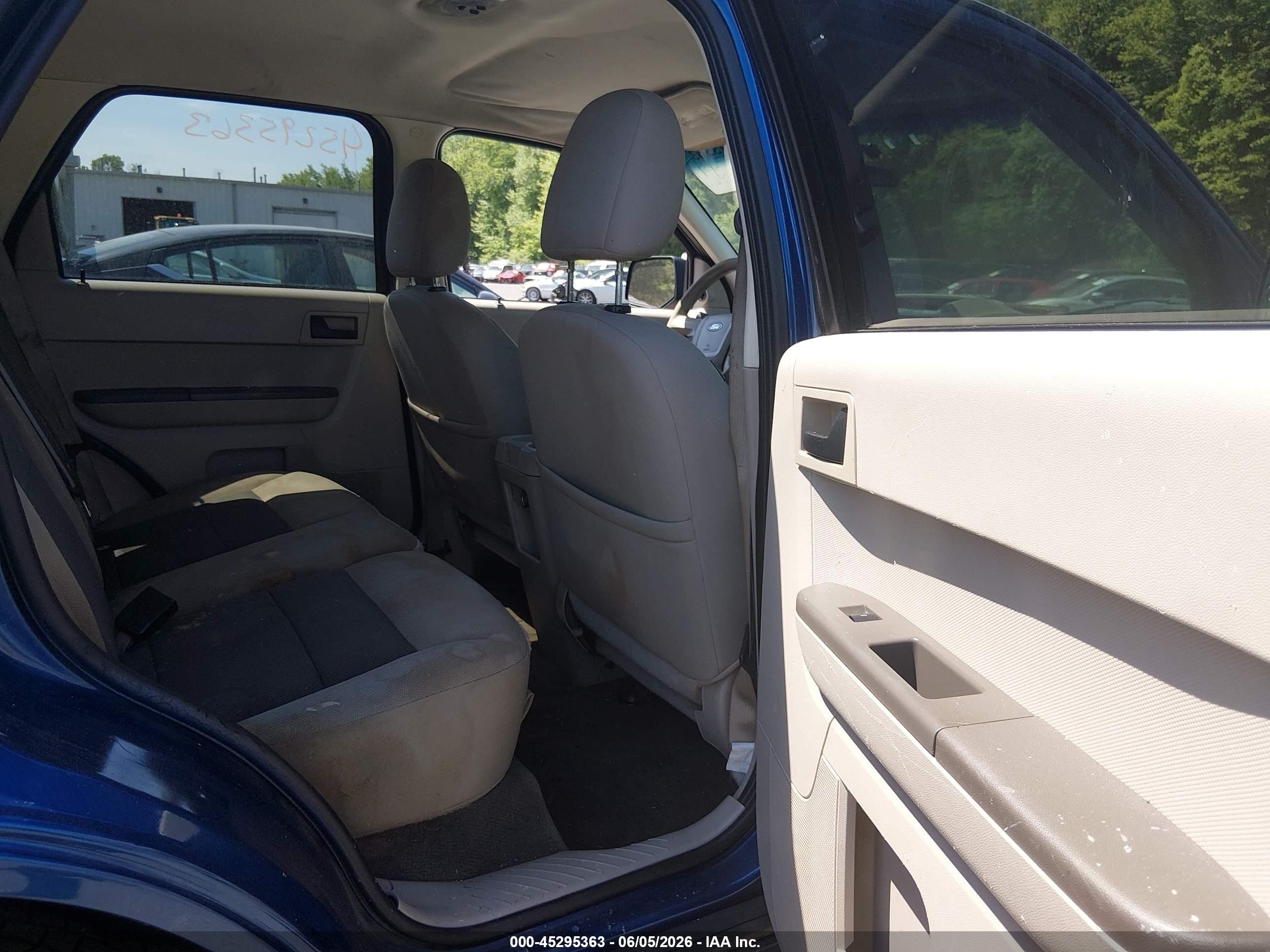 2008 Ford Escape Hybrid   Blue vin: 1FMCU59H58KE61519