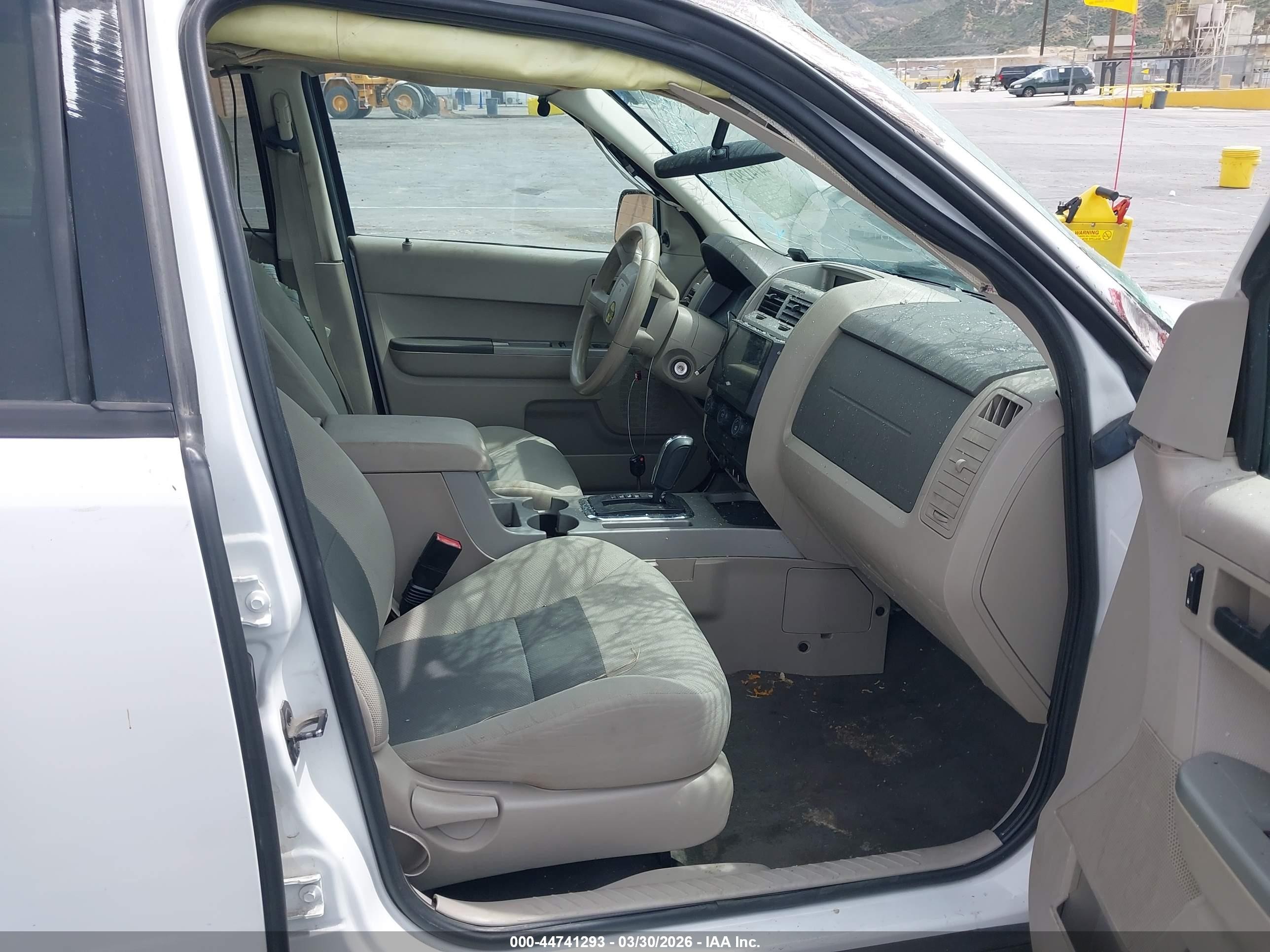 2008 Ford Escape Hybrid   White vin: 1FMCU59H88KA42628