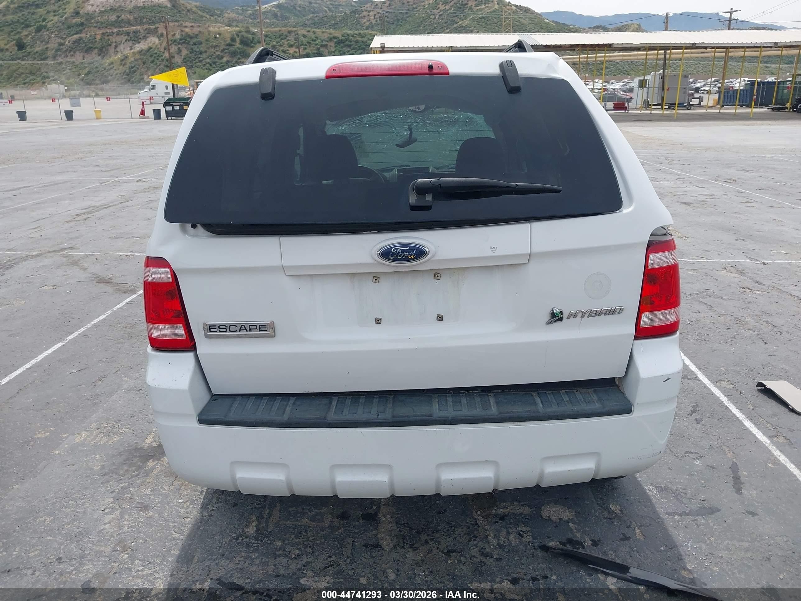 2008 Ford Escape Hybrid   White vin: 1FMCU59H88KA42628