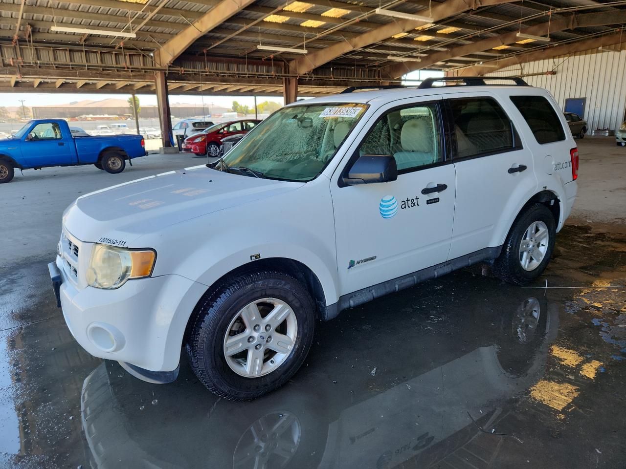2011 Ford Escape Hybrid White vin: 1FMCU5K33BKB48815 Damage: Left Front Fender, Chipped, 2