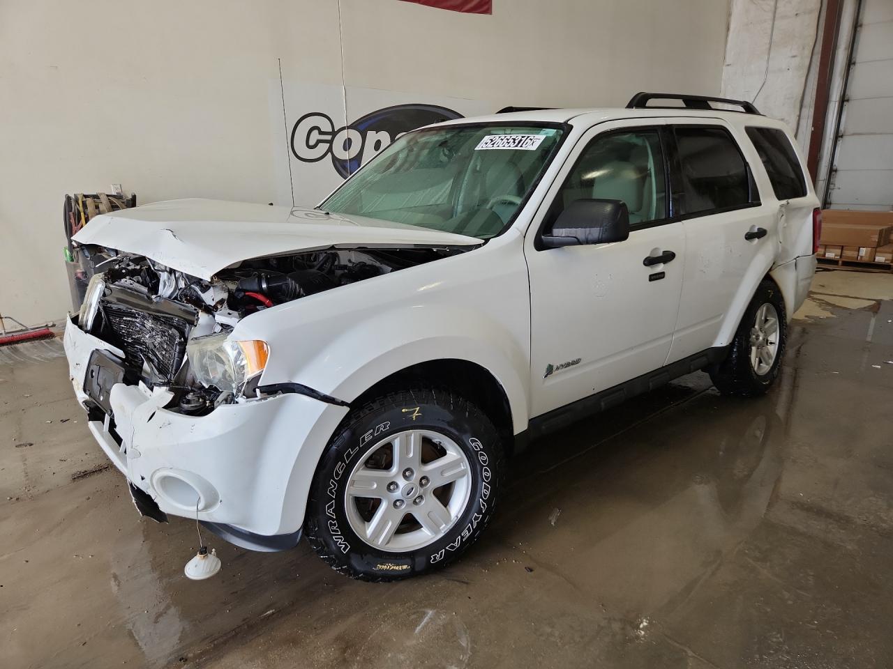 2011 Ford Escape Hybrid White vin: 1FMCU5K33BKB48877 Damage: Left Front Fender, Dent(S) W/ Paint Dmg, 2 To 3 Inches