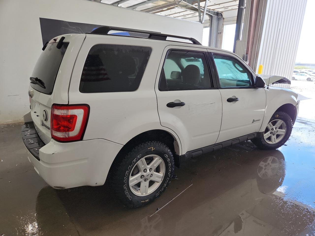 2011 Ford Escape Hybrid White vin: 1FMCU5K33BKB48877 Damage: Right Qtr Panel, Chipped, 4