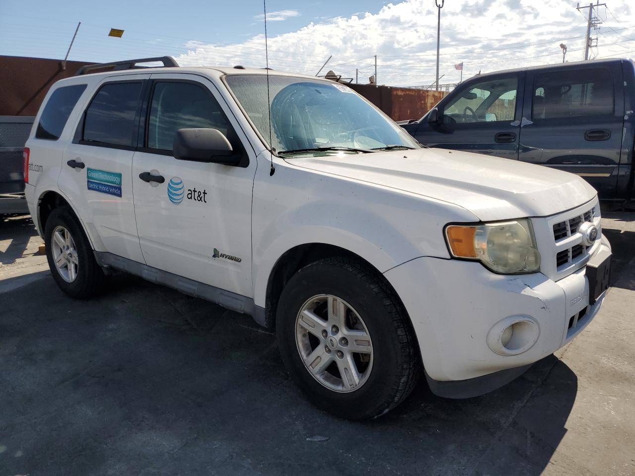2011 Ford Escape Hybrid Белый vin: 1FMCU5K34BKB48855 Damage: Overall Vehicle, De-Identify, Removal Required