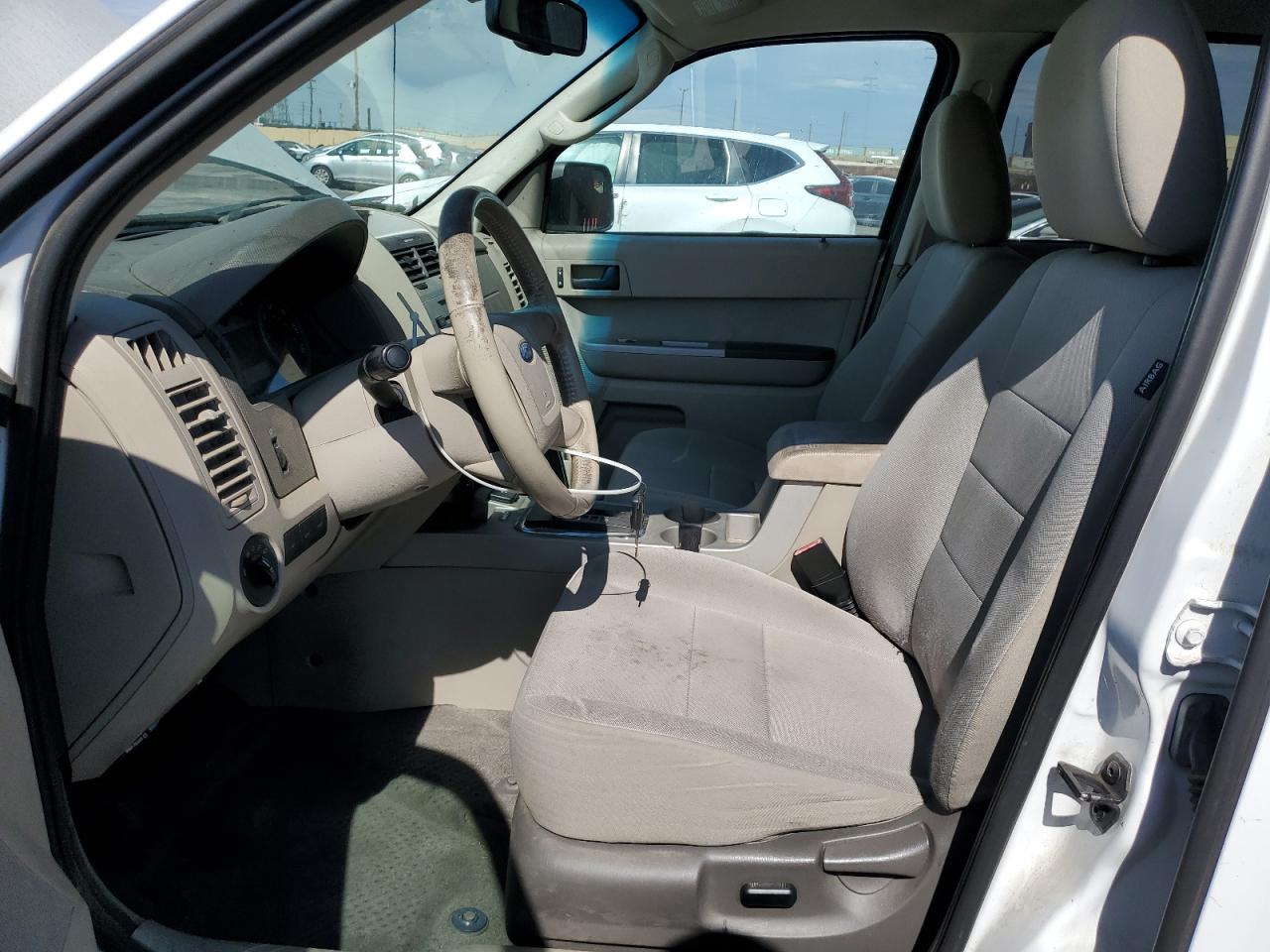2011 Ford Escape Hybrid Белый vin: 1FMCU5K34BKB48855 Damage: Steering Wheel, Worn, Replacement Required