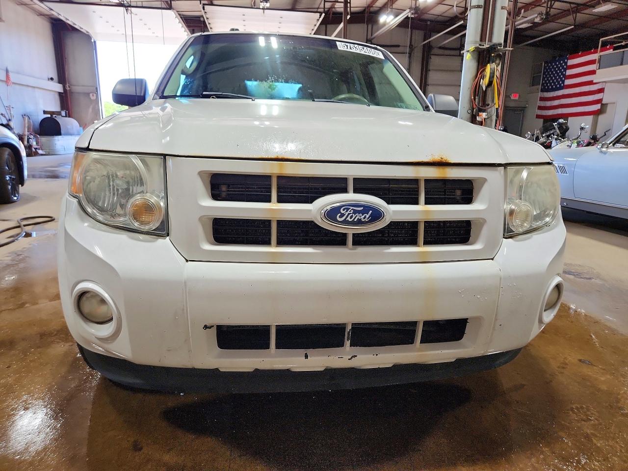 2011 Ford Escape Hybrid Белый vin: 1FMCU5K34BKB92676
