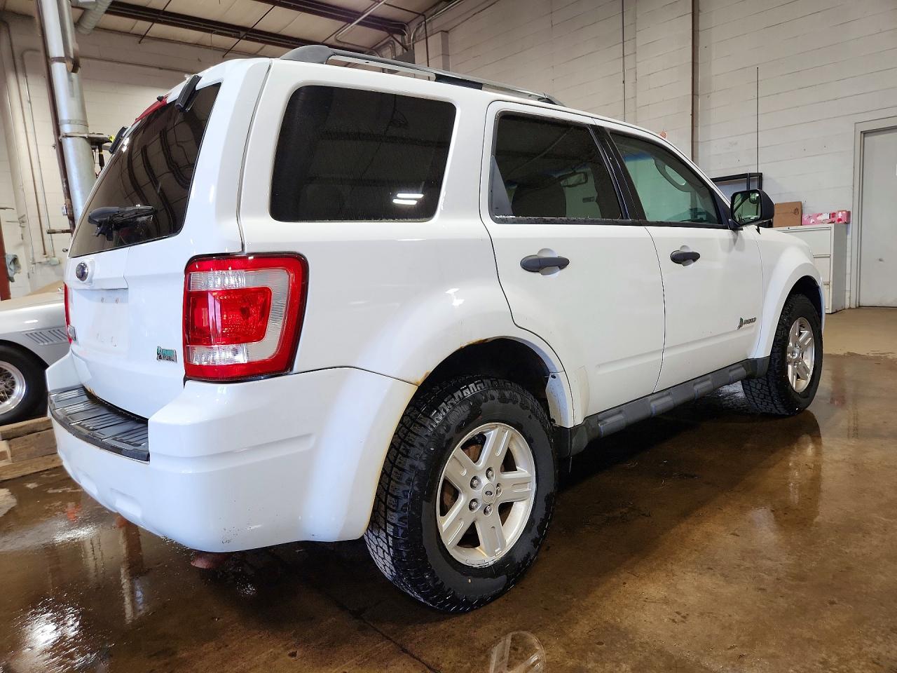 2011 Ford Escape Hybrid Белый vin: 1FMCU5K34BKB92676
