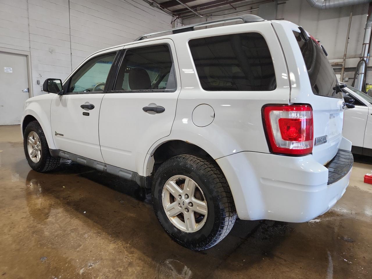 2011 Ford Escape Hybrid Белый vin: 1FMCU5K34BKB92676 Damage: Left Qtr Panel, Rust, 1 To 2 Inches