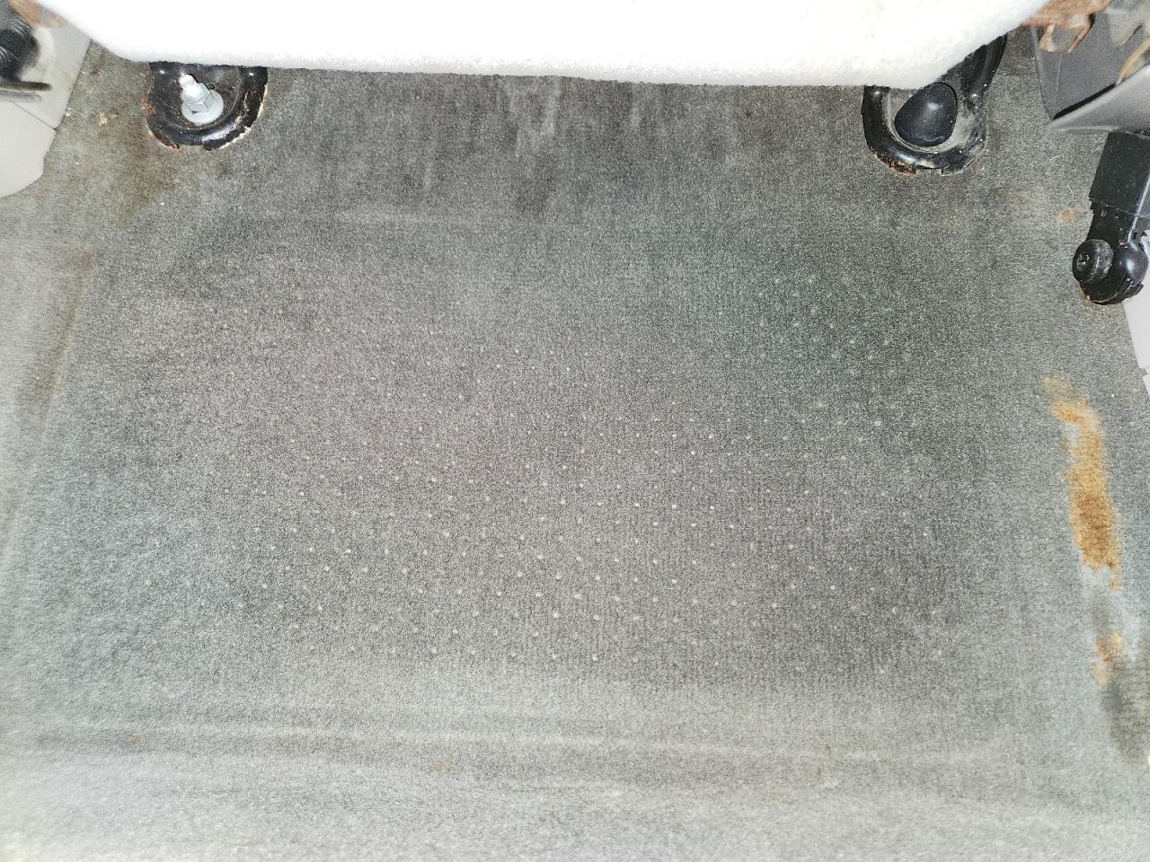 2011 Ford Escape Hybrid Белый vin: 1FMCU5K34BKB92676 Damage: Right Rear Carpet, Stained, Permanent
