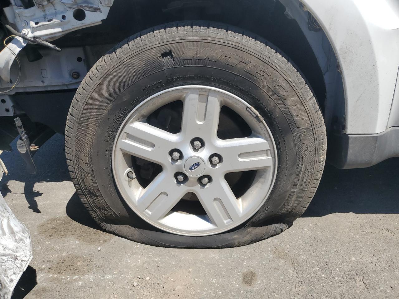 2011 Ford Escape Hybrid White vin: 1FMCU5K35BKB48850 Damage: Left Front Tire, Cut, Replacement Required