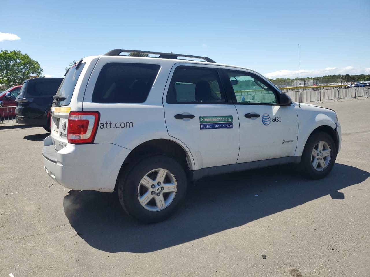 2011 Ford Escape Hybrid White vin: 1FMCU5K35BKB48850 Damage: Right Qtr Panel, Dent(S) W/ Paint Dmg, 2 To 3 Inches
