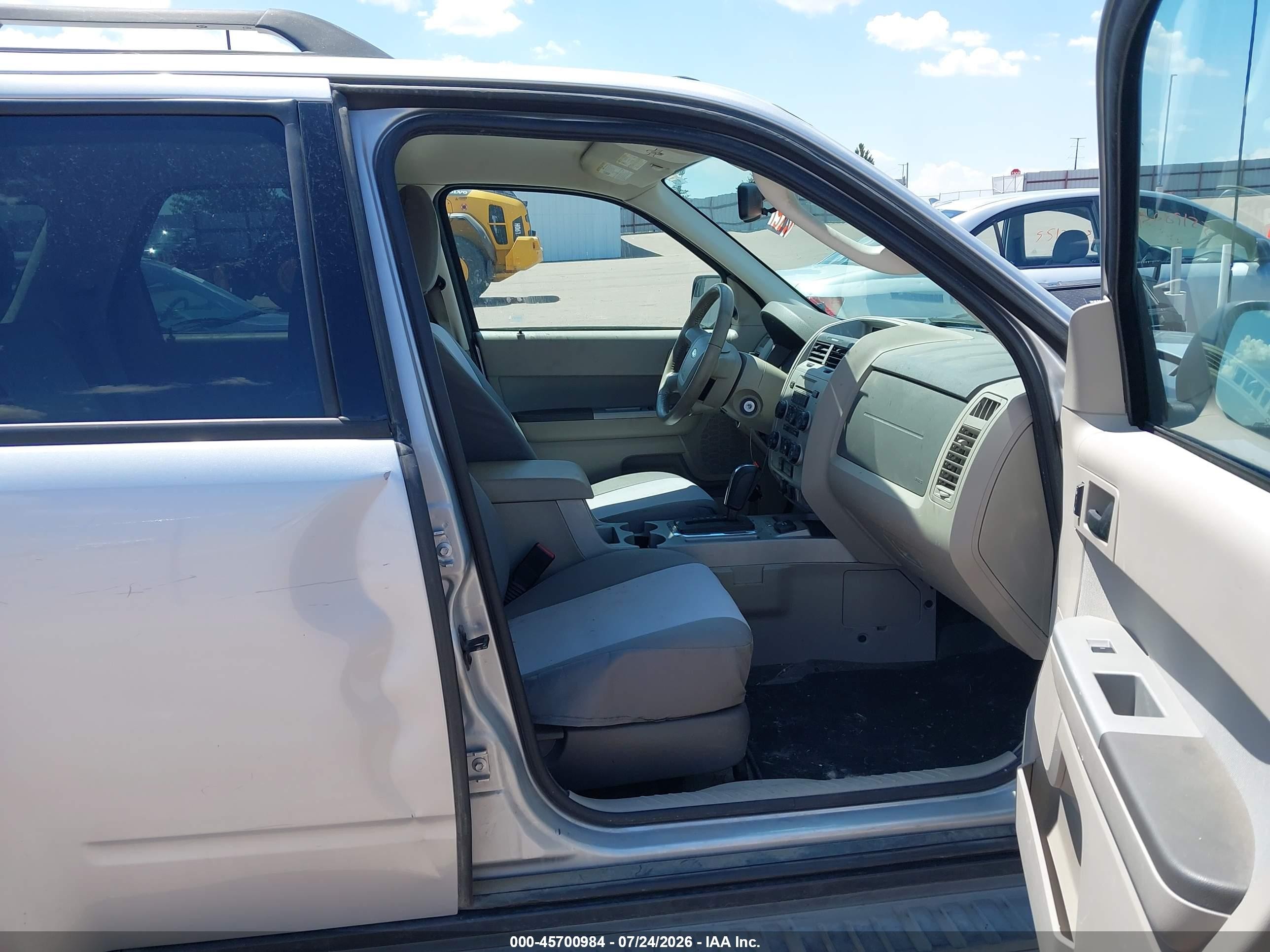 2011 Ford Escape Hybrid   Silver vin: 1FMCU5K36BKA92823