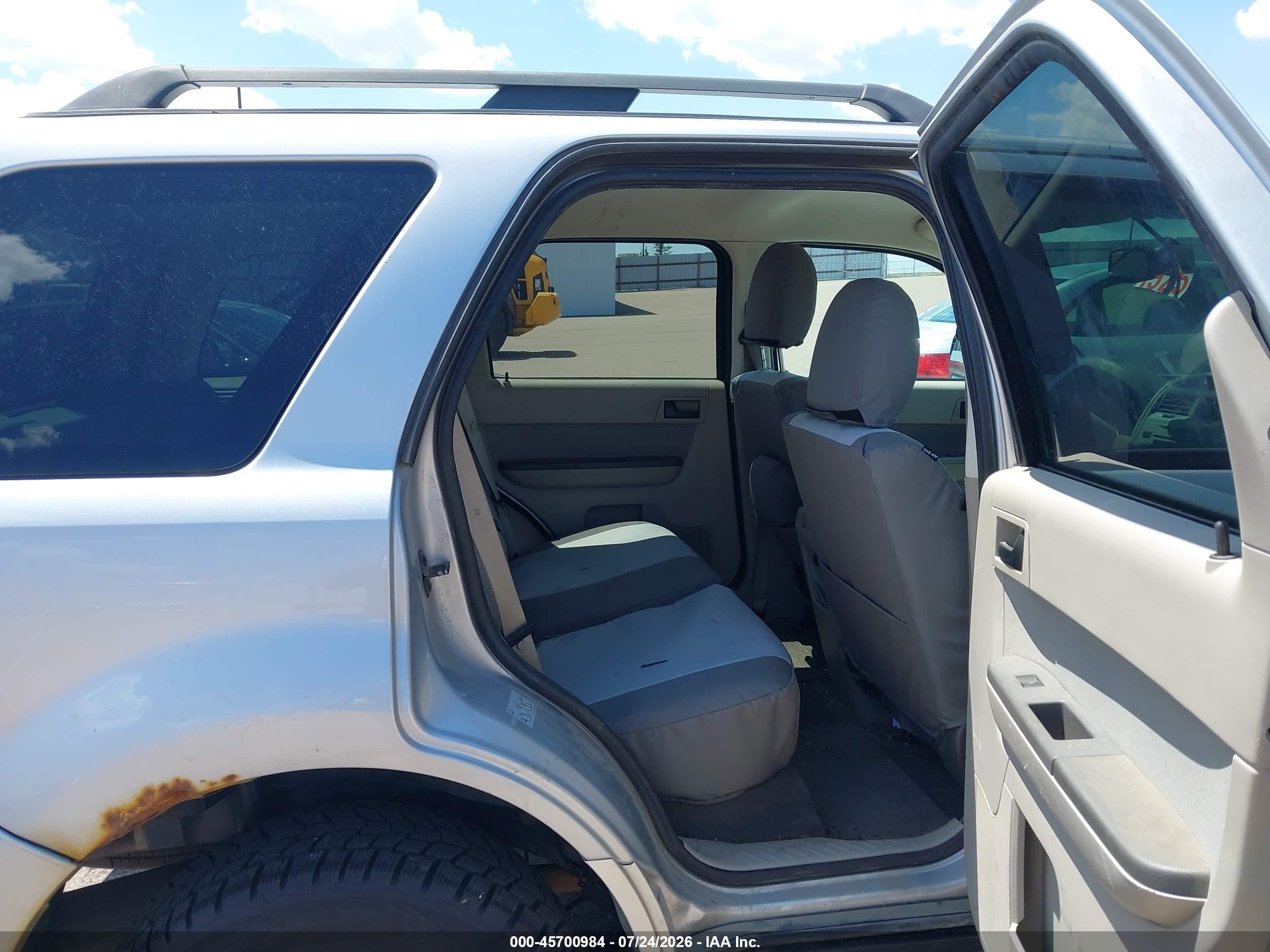 2011 Ford Escape Hybrid   Silver vin: 1FMCU5K36BKA92823