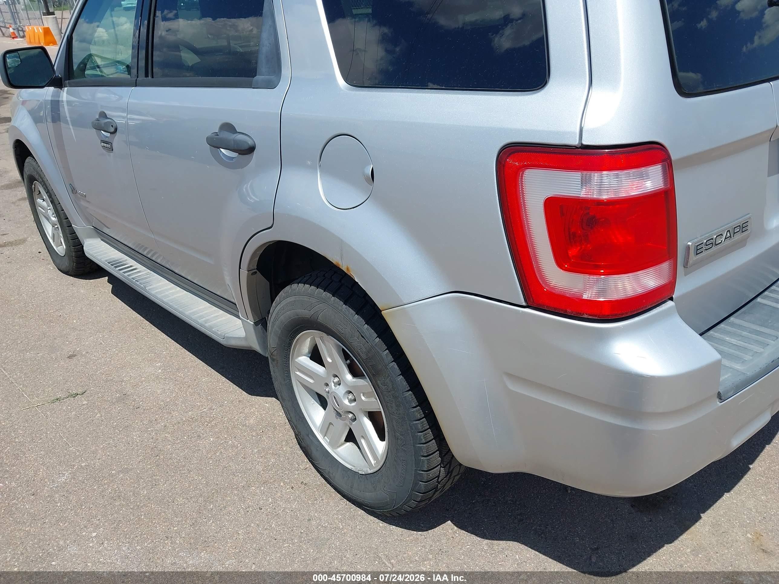2011 Ford Escape Hybrid   Silver vin: 1FMCU5K36BKA92823