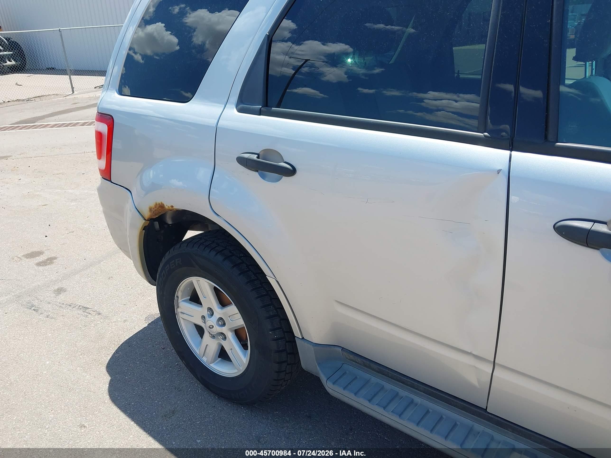 2011 Ford Escape Hybrid   Silver vin: 1FMCU5K36BKA92823