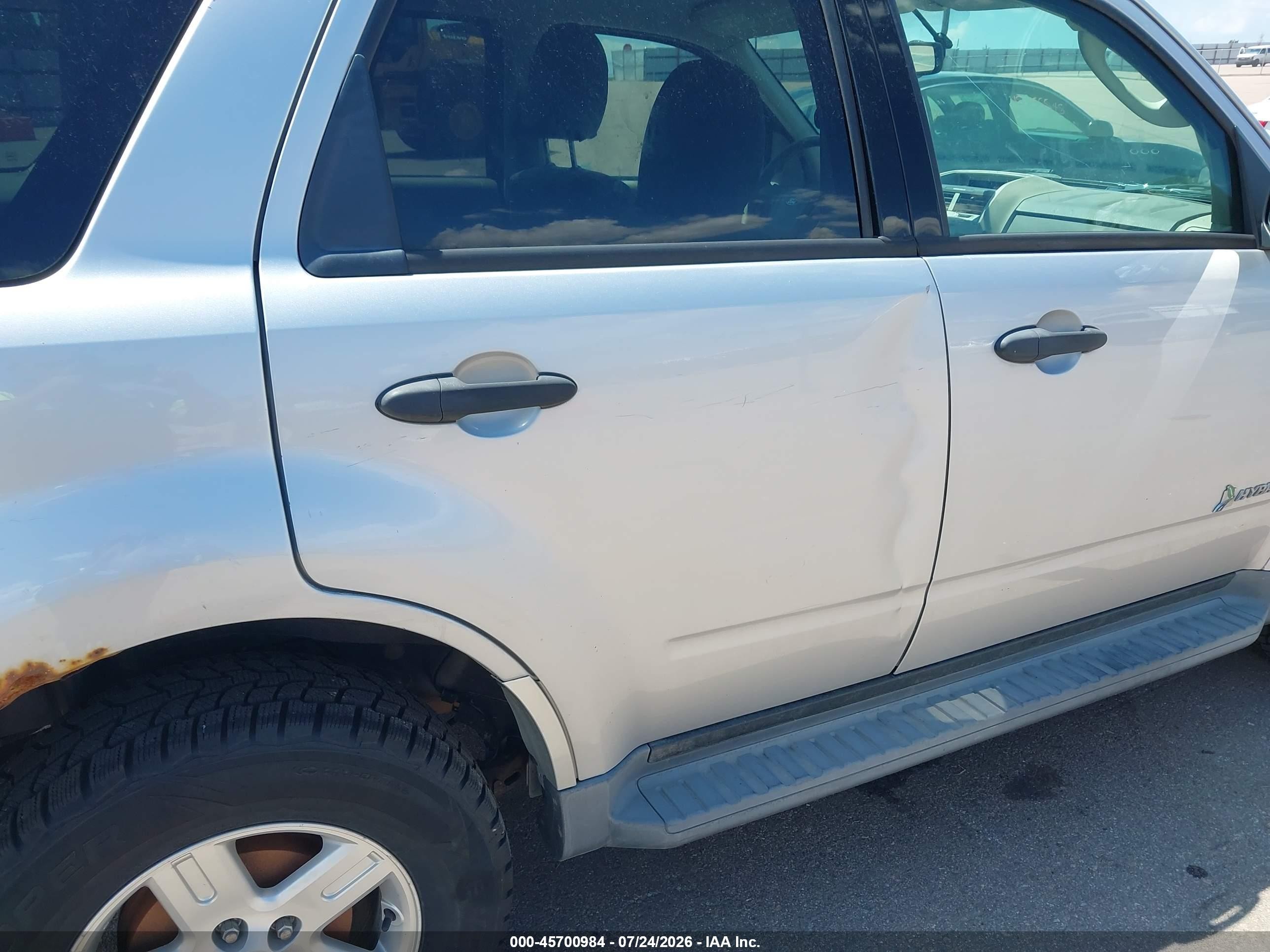 2011 Ford Escape Hybrid   Silver vin: 1FMCU5K36BKA92823