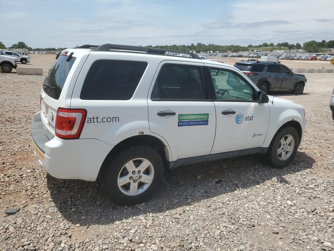 2011 Ford Escape Hybrid White vin: 1FMCU5K36BKB48842 Damage: Right Qtr Panel, Dent(S) W/ Paint Dmg, 1 To 2 Inches