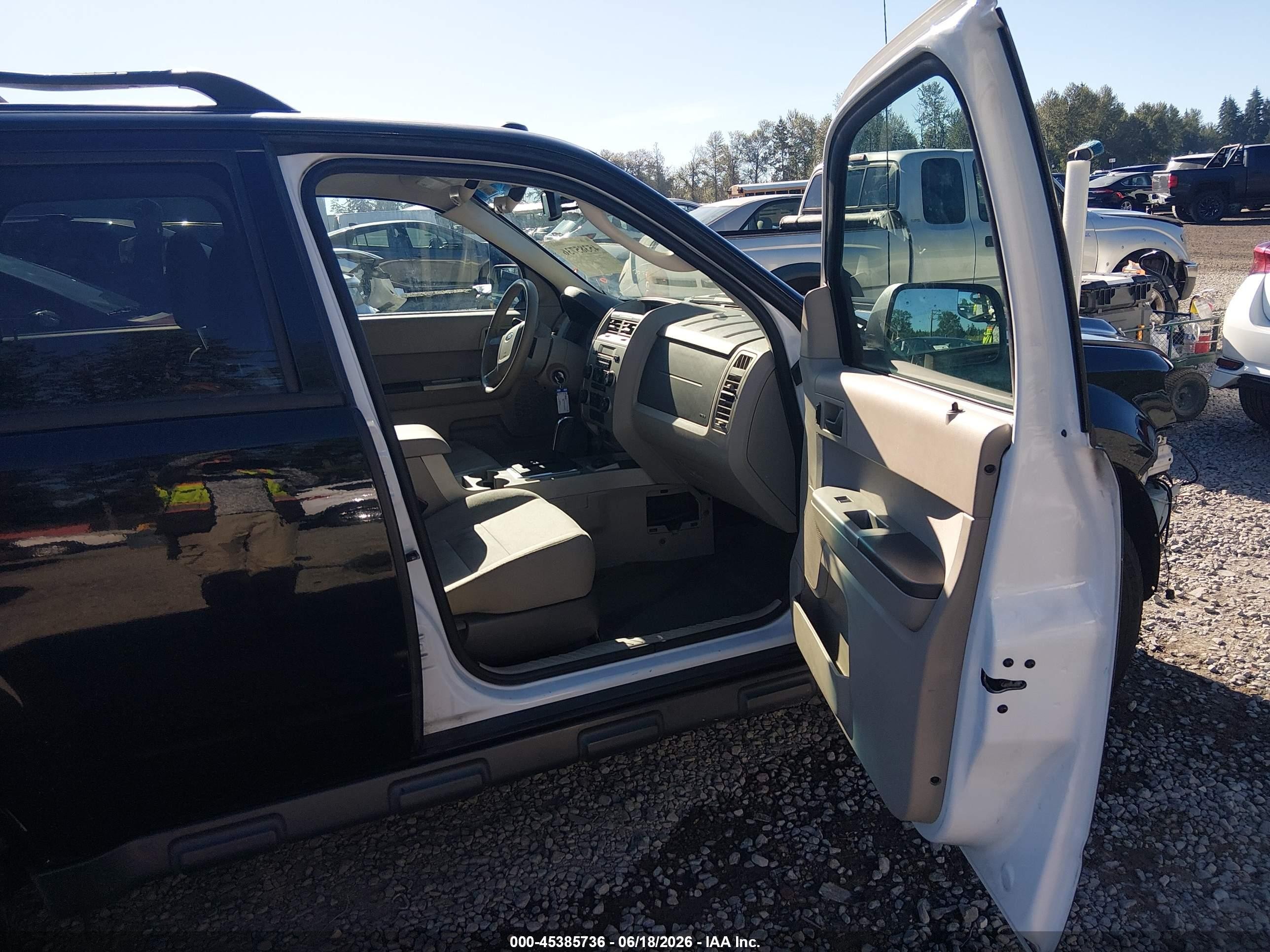 2012 Ford Escape Hybrid   Черный vin: 1FMCU5K36CKA67910