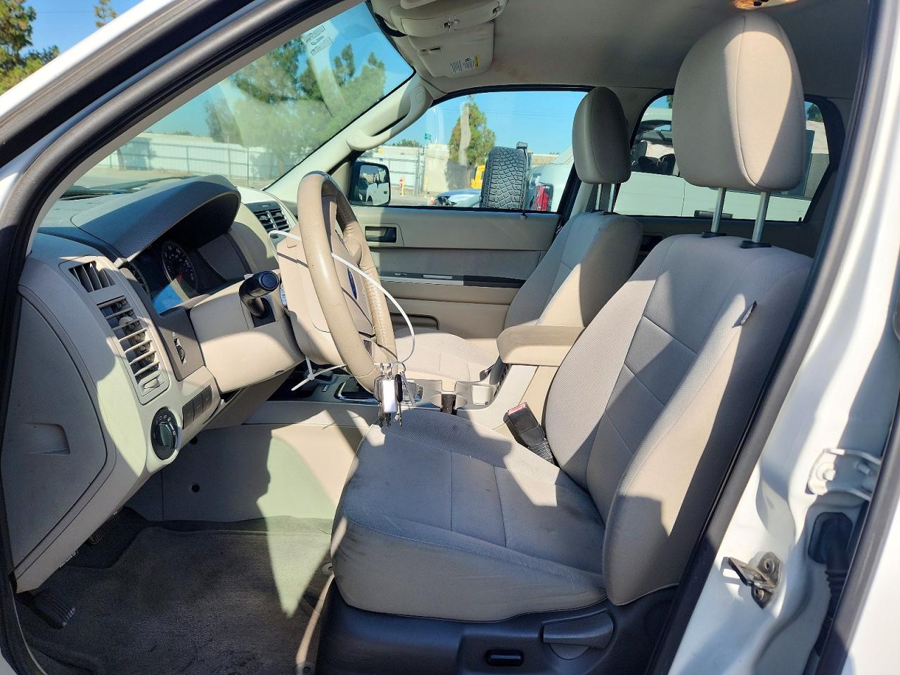 2011 Ford Escape Hybrid Белый vin: 1FMCU5K37BKB48851