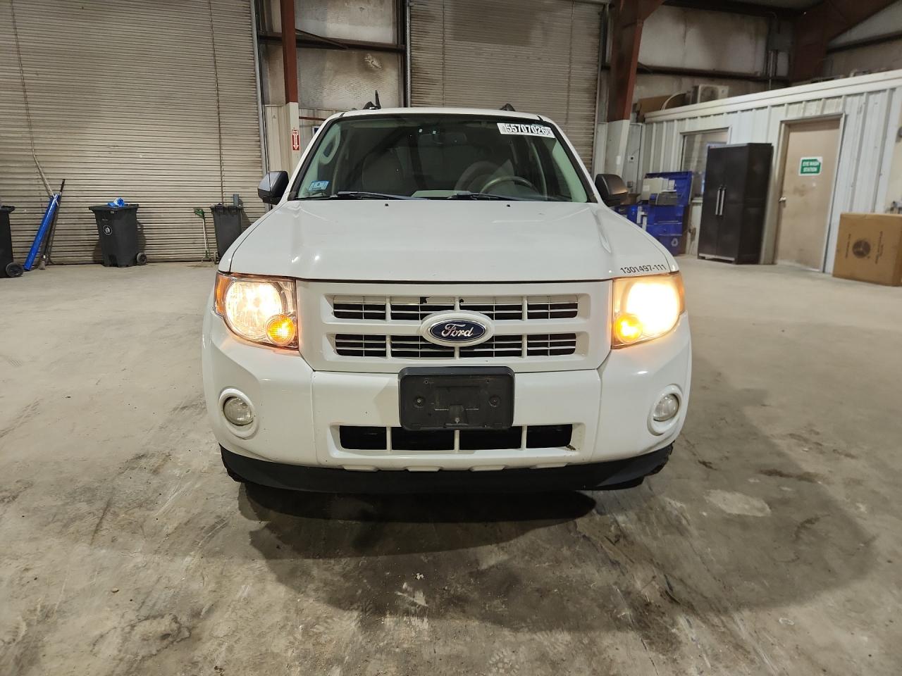 2011 Ford Escape Hybrid White vin: 1FMCU5K38BKB48812 Damage: Left Head Lamp, Faded, Repair Required