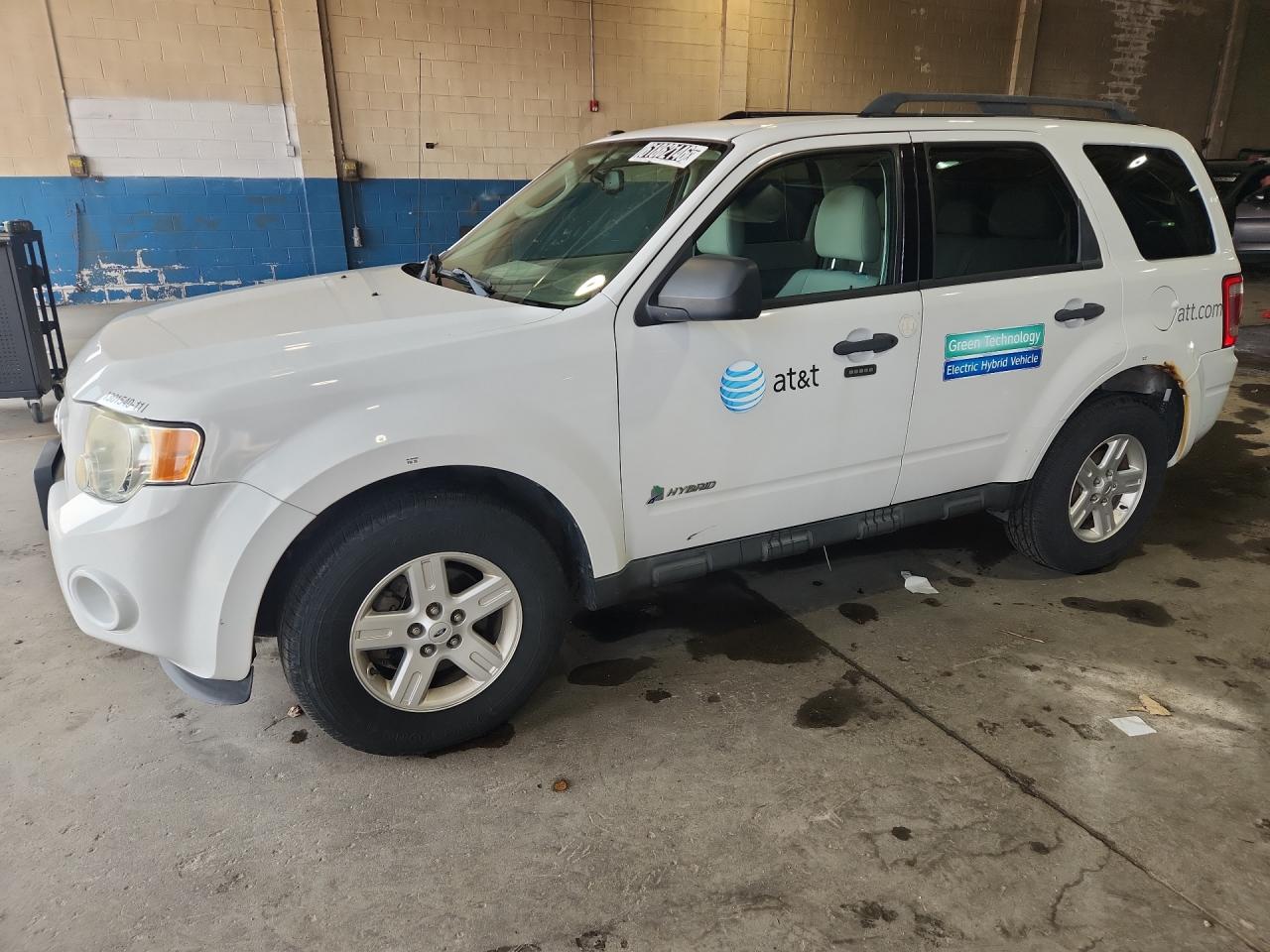 2011 Ford Escape Hybrid White vin: 1FMCU5K3XBKB48861 Damage: Left Front Door, Light Scratch, 1 To 2 Inches
