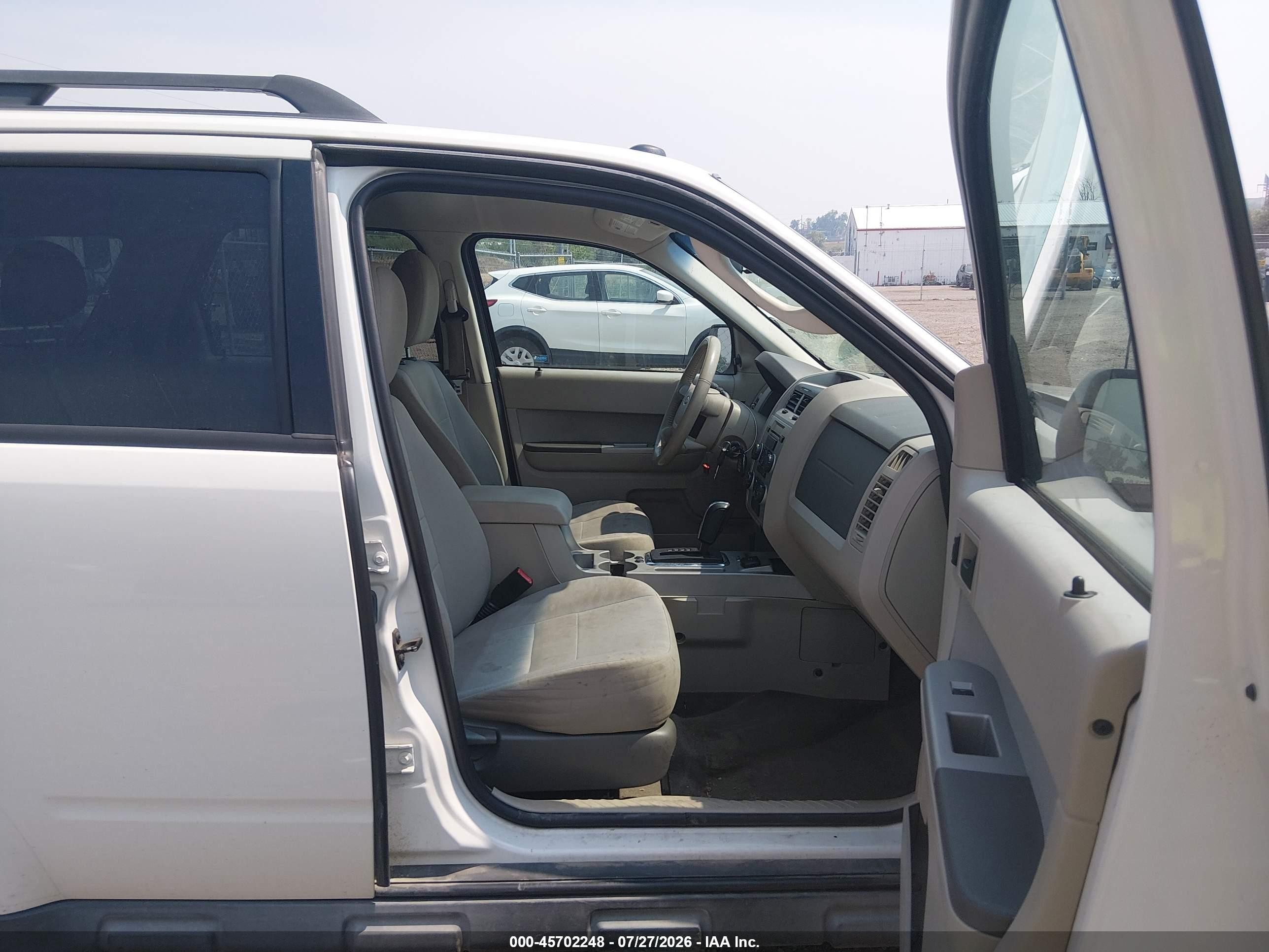 2011 Ford Escape Hybrid   White vin: 1FMCU5K3XBKC69583