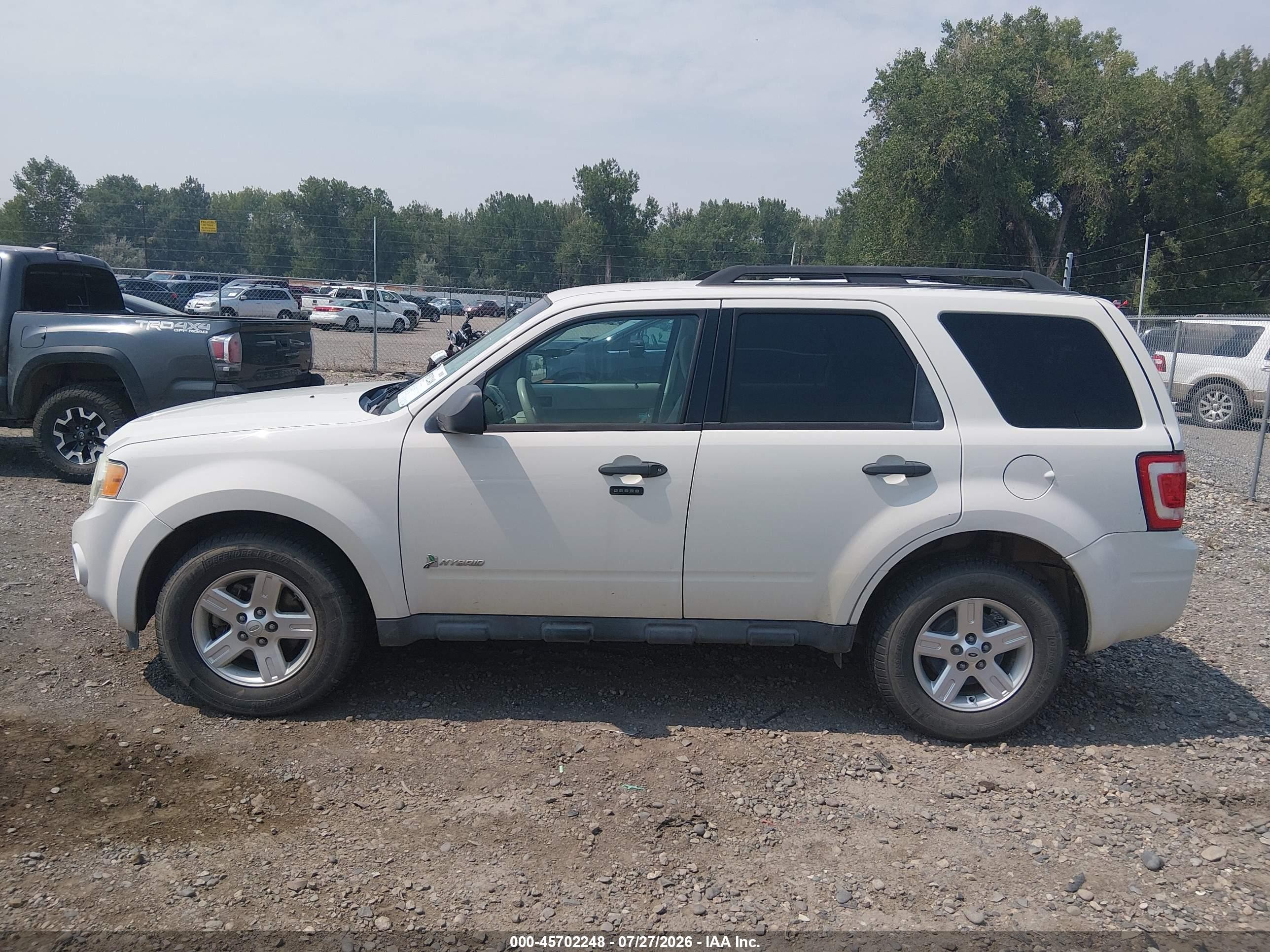 2011 Ford Escape Hybrid   White vin: 1FMCU5K3XBKC69583